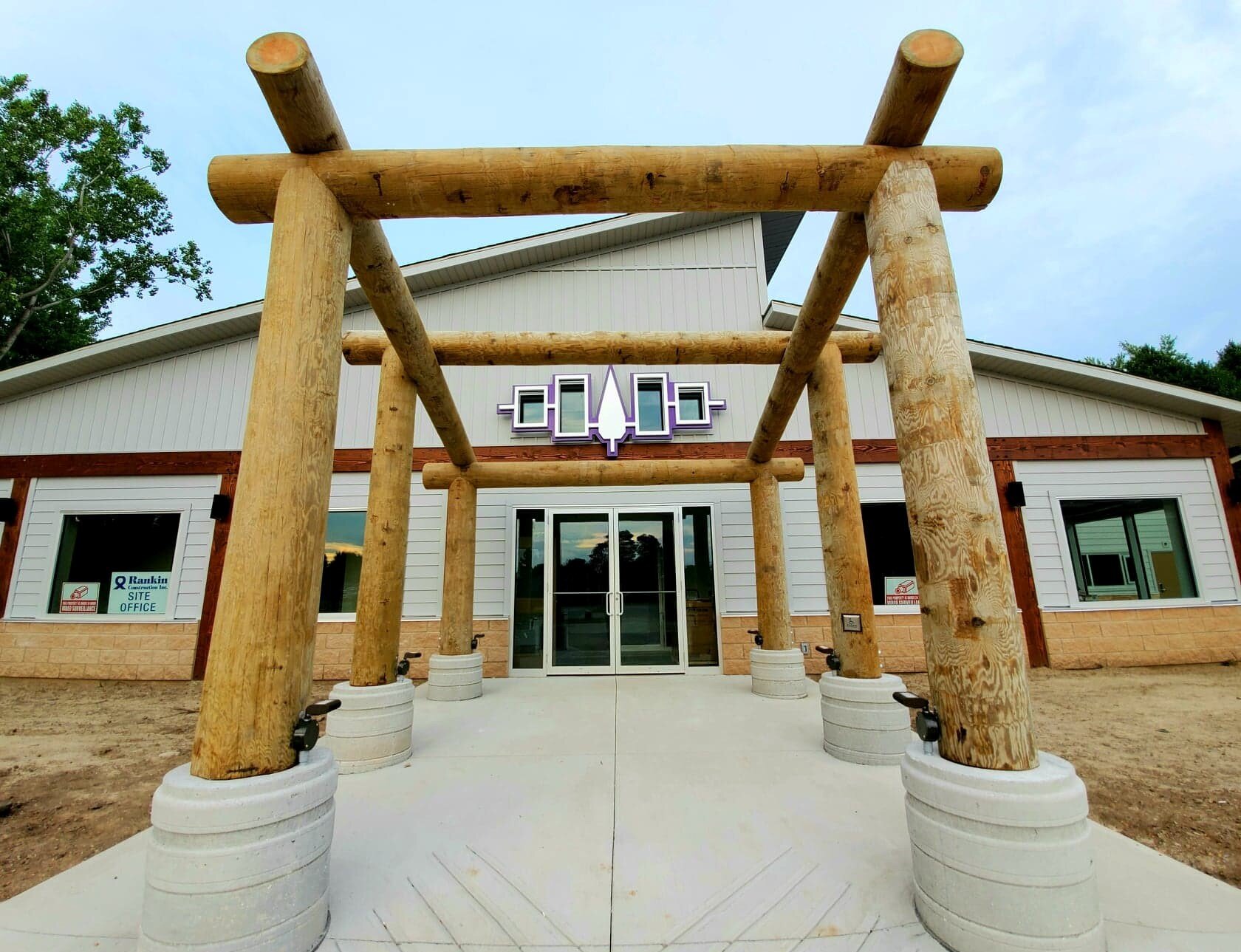 Fort Erie Native Friendship Centre Trellis.jpg