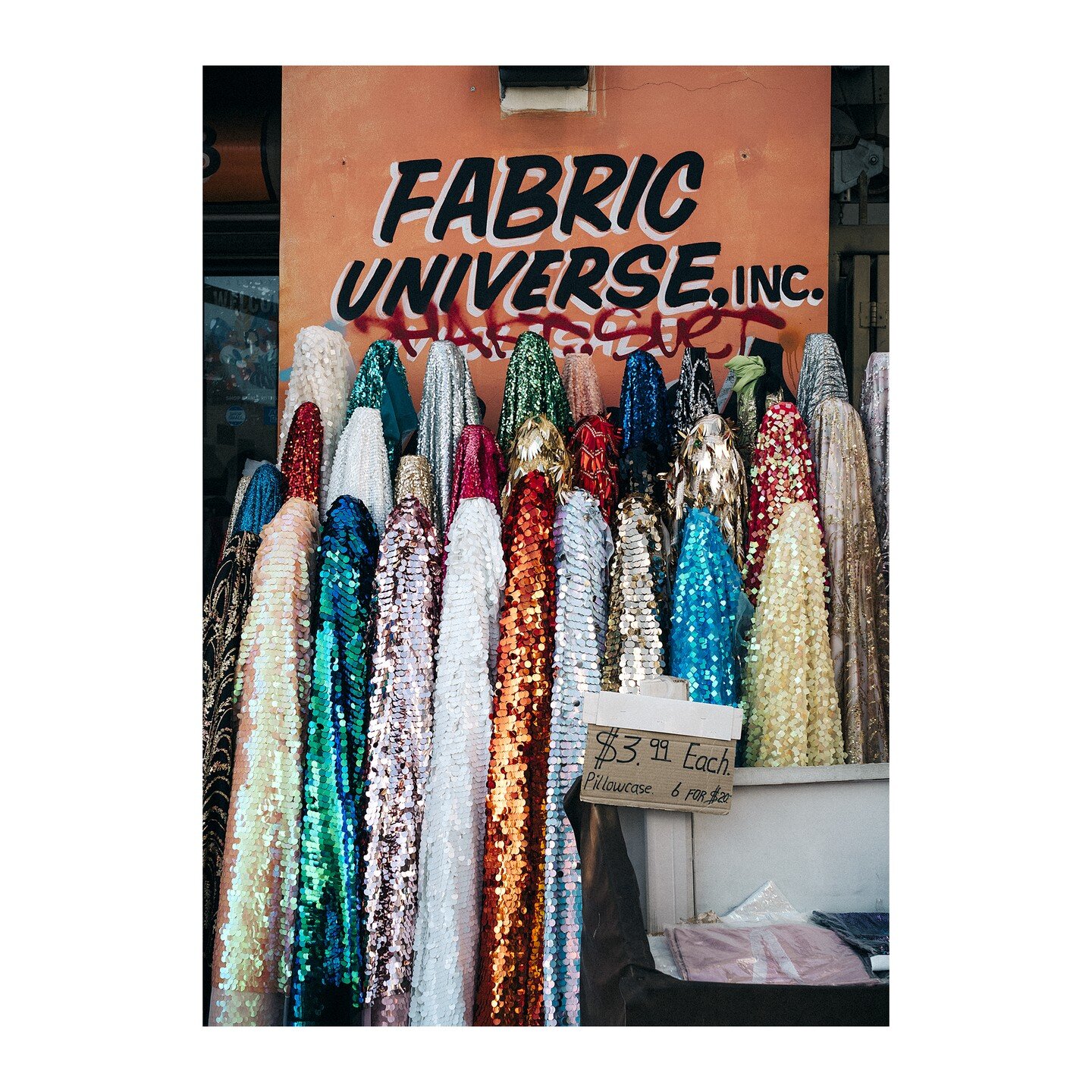#fabric 
.
.
.
.
.
.
.
#banalmag #bcncollective #spicollective #streetscenemag #shinyhappystreet #sequins #leica #leicam10 #leicamag #leica #leicastorela