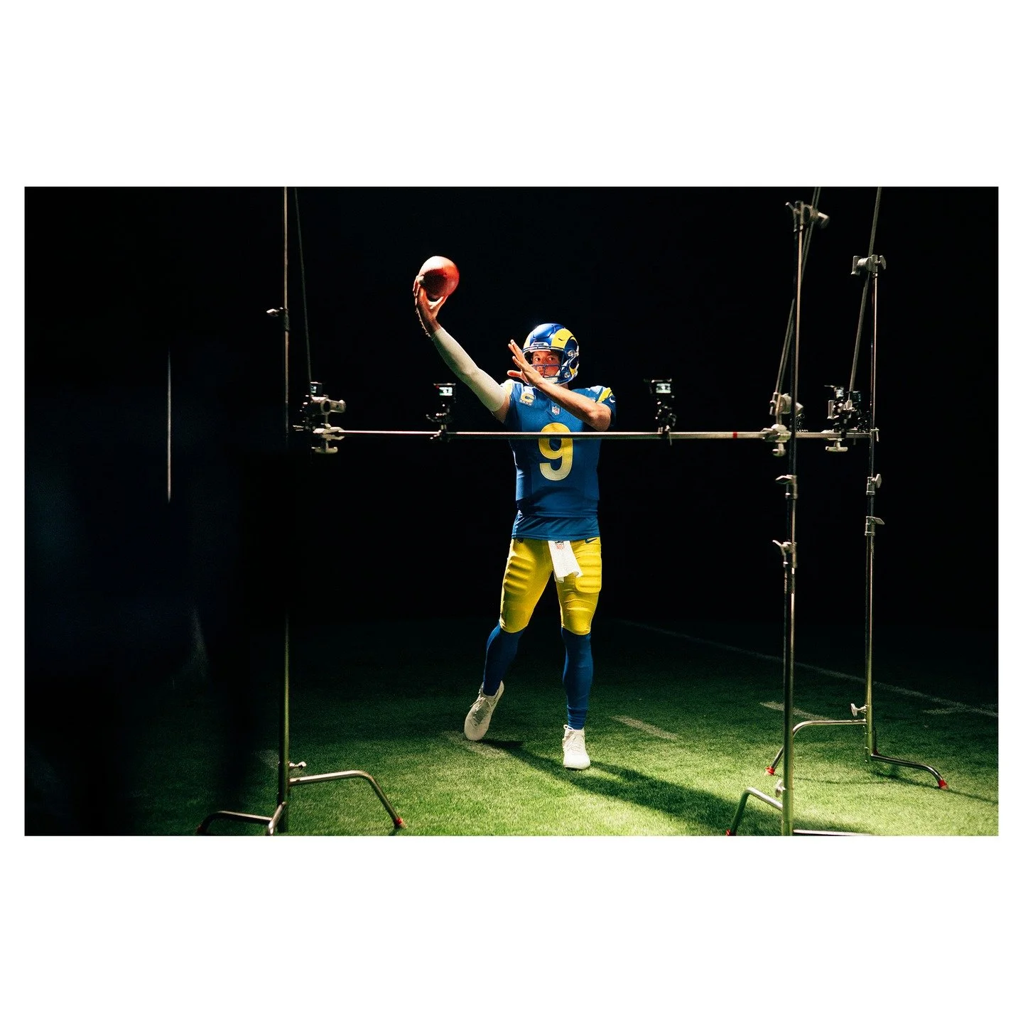 On set with @rams quarterback Matthew Stafford @matthewstafford 
.
.
.
.
#leica #leicaq2 #behindthescenes #nfl #lifeonset