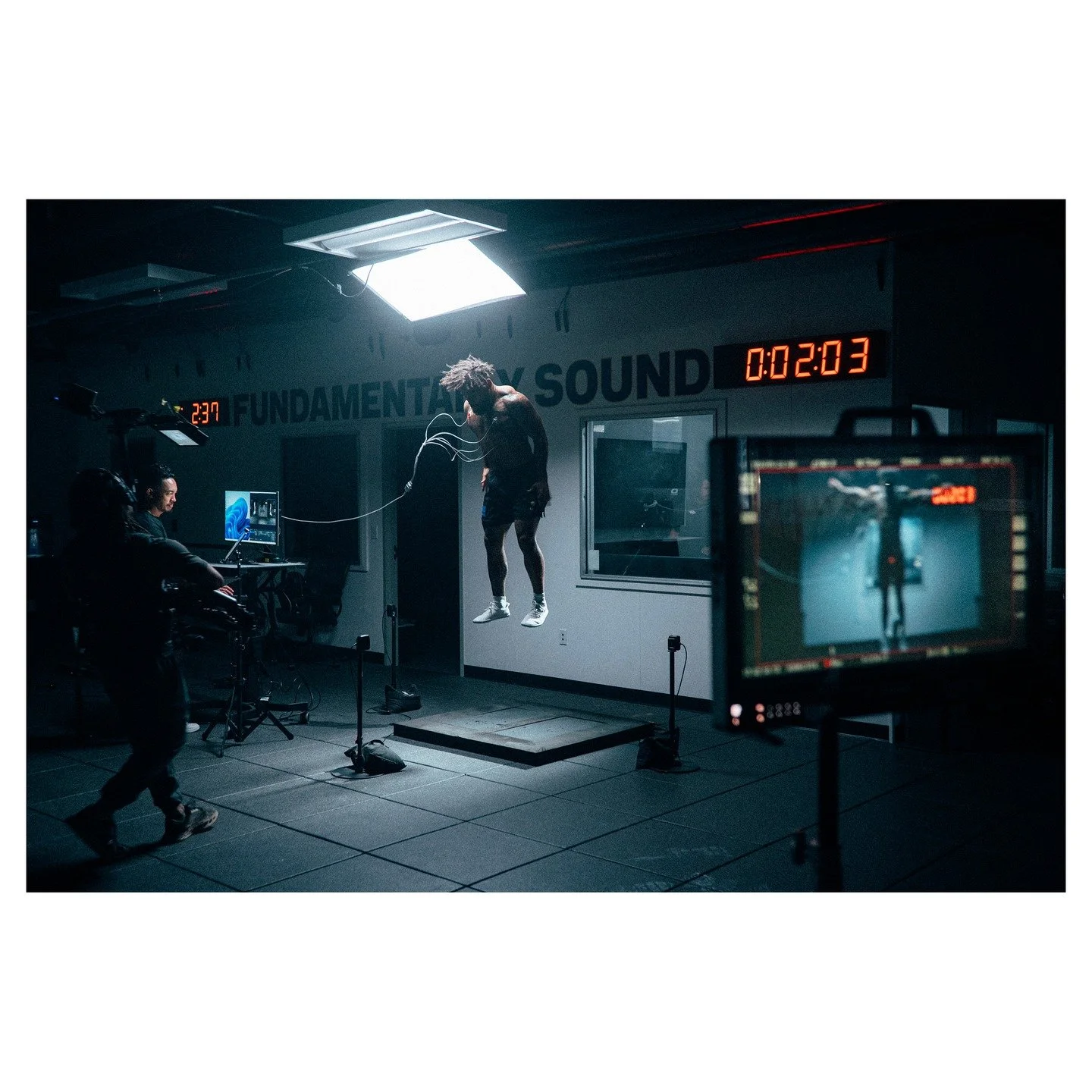 Kyren Williams @kyren.williams showing off his hops.
.
.
.
.
#leica #leicaq2 #behindthescenes #nfl #lifeonset