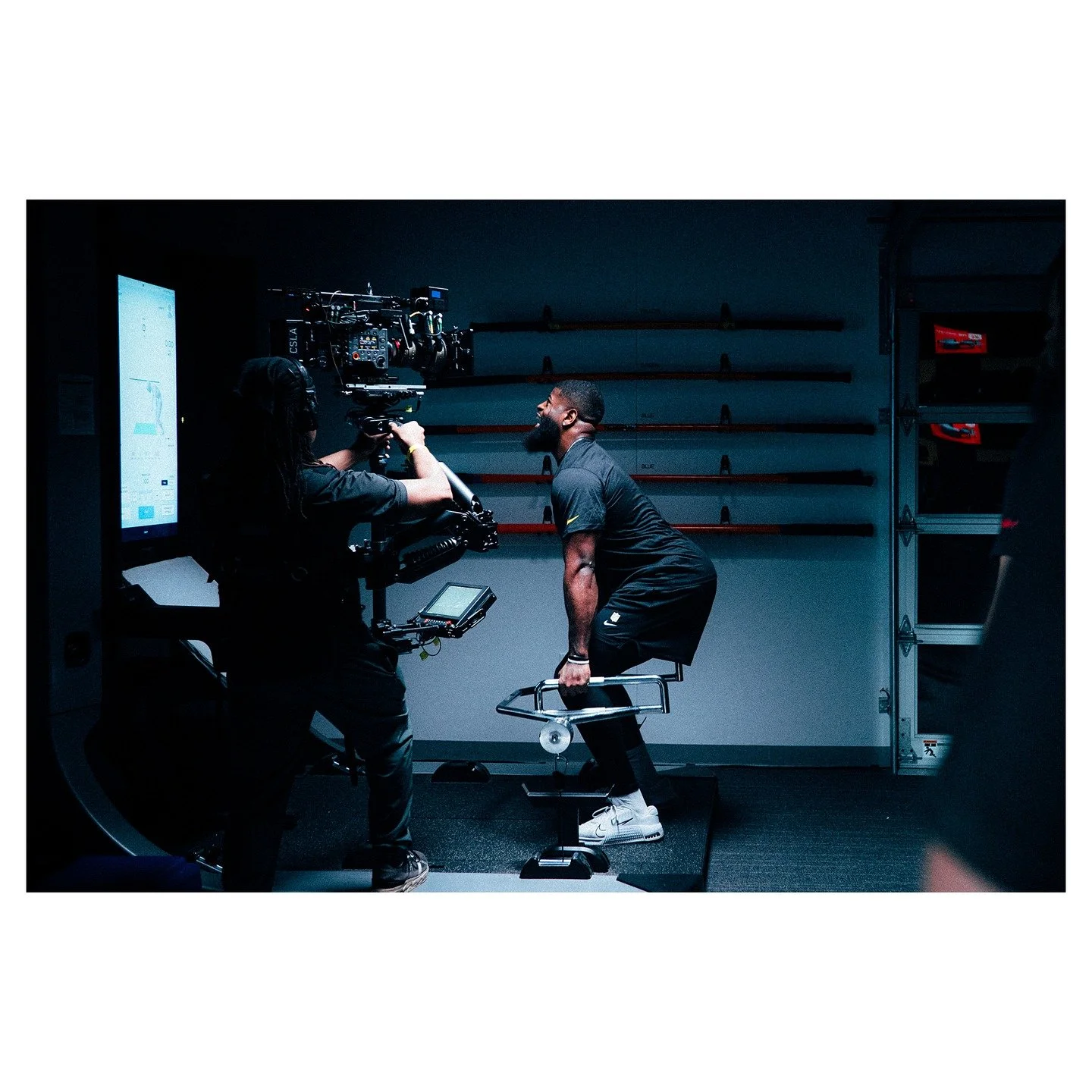 Shooting with NFL Defensive Rookie of The Year, Jared Verse @jversee and @rams 
.
.
.
.
#leica #leicaq2 #behindthescenes #nfl #lifeonset