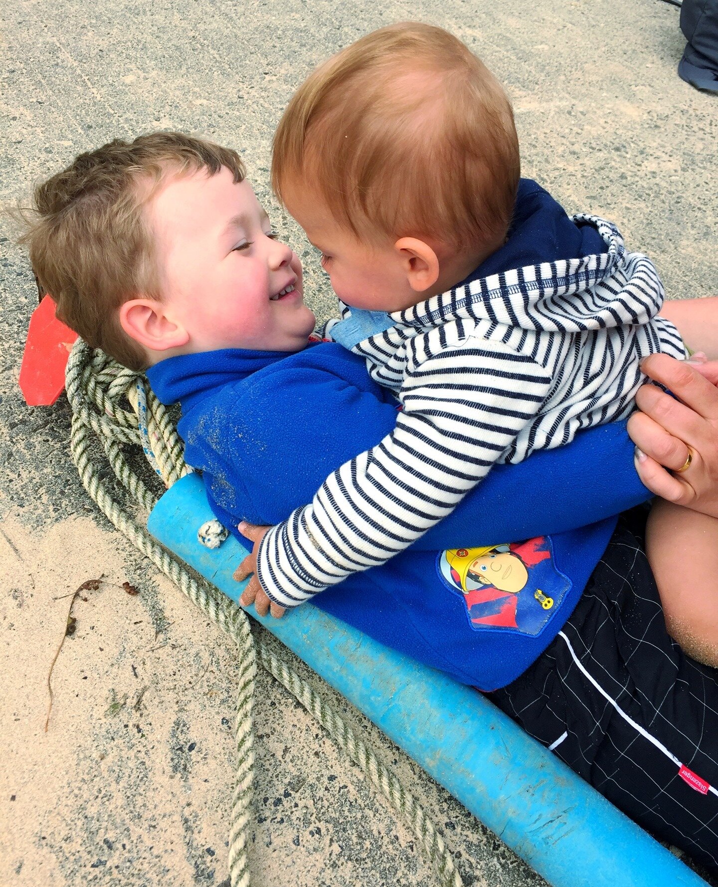 I love how you experience travel in a completely different way as a parent!⁠
The hand in the photo is not mine! It's another mom who was on the beach in England with her husband and family. My son and her son became fast friends over a seaside picnic