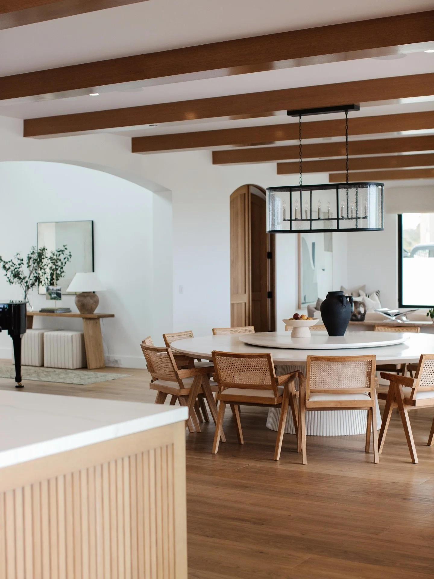 Wood beams up top, clean lines everywhere, and an island that&rsquo;s built for real life &mdash; coffee, homework, and everything in between. 👷&zwj;♂️🔥

Best part? The way the natural light floods in and makes the whole space feel bigger, warmer, 