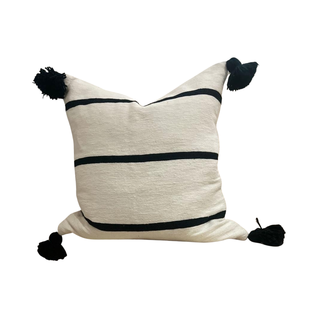 FUNDA DE COJIN BLANCO CON RAYAS NEGRAS Y POMPONES |  55cm x  55cm