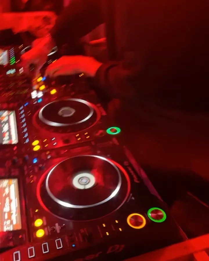 Buttons, Knobs &amp; B2Bs