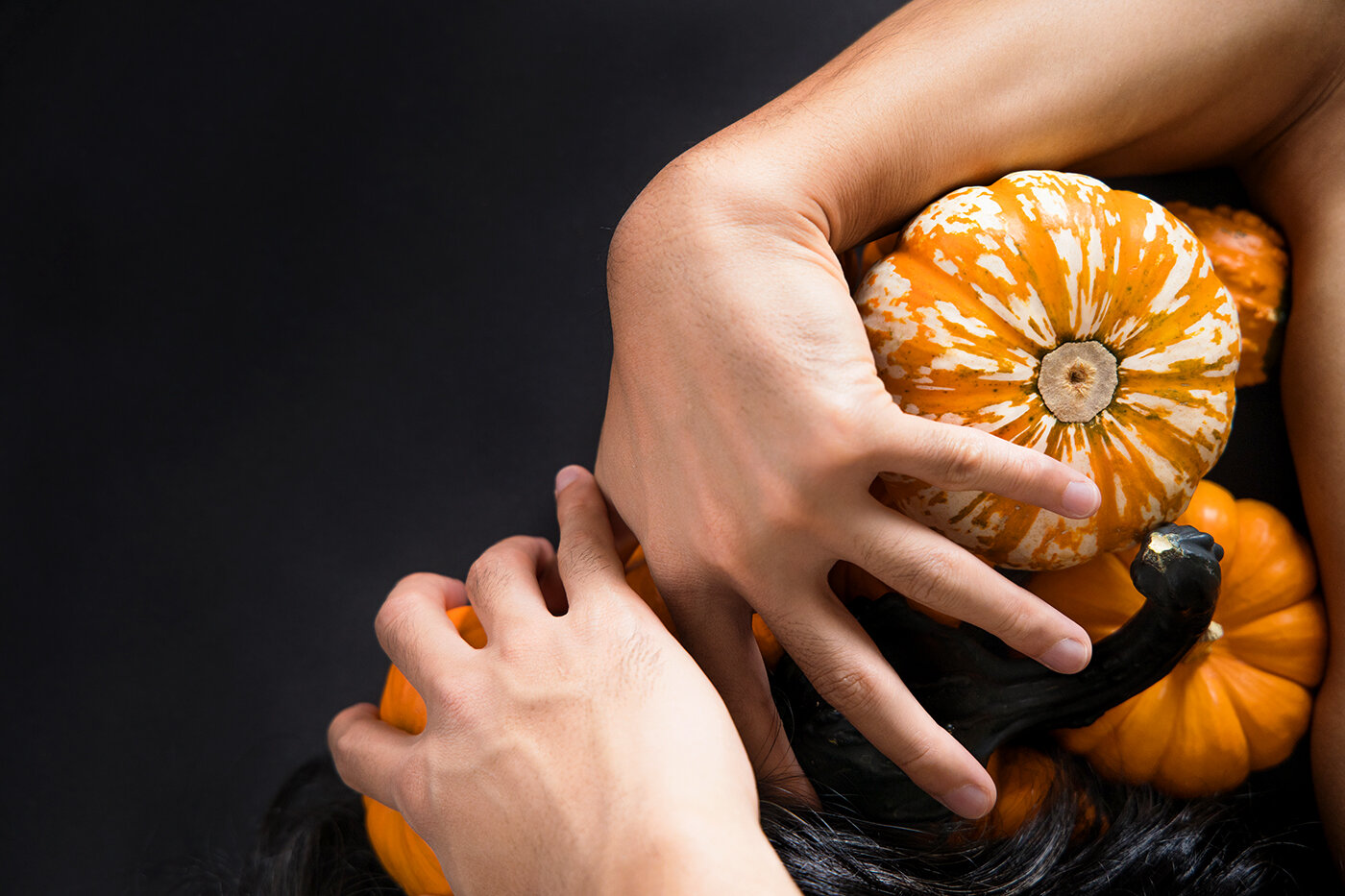 web_Contact improvisation with pumpkin-9.jpg