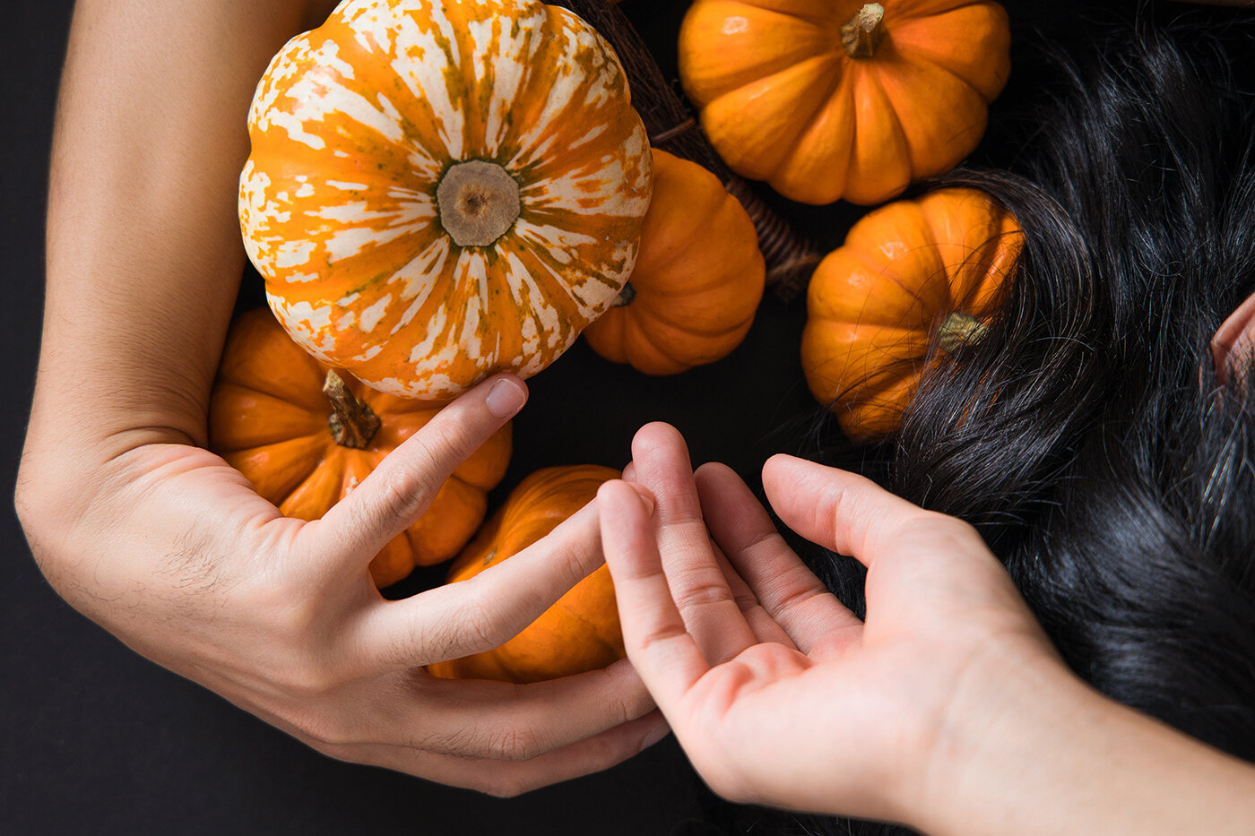 web_Contact improvisation with pumpkin-8.jpg