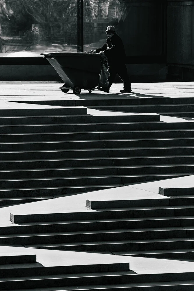 Craig Sheppard Zigzag, 2019 Craig's images display glimpses of iconic Vancouver architecture while also hinting at other aspects ranging from social status to the climatic. Both are chance encounters in a city of limitless possibilities.