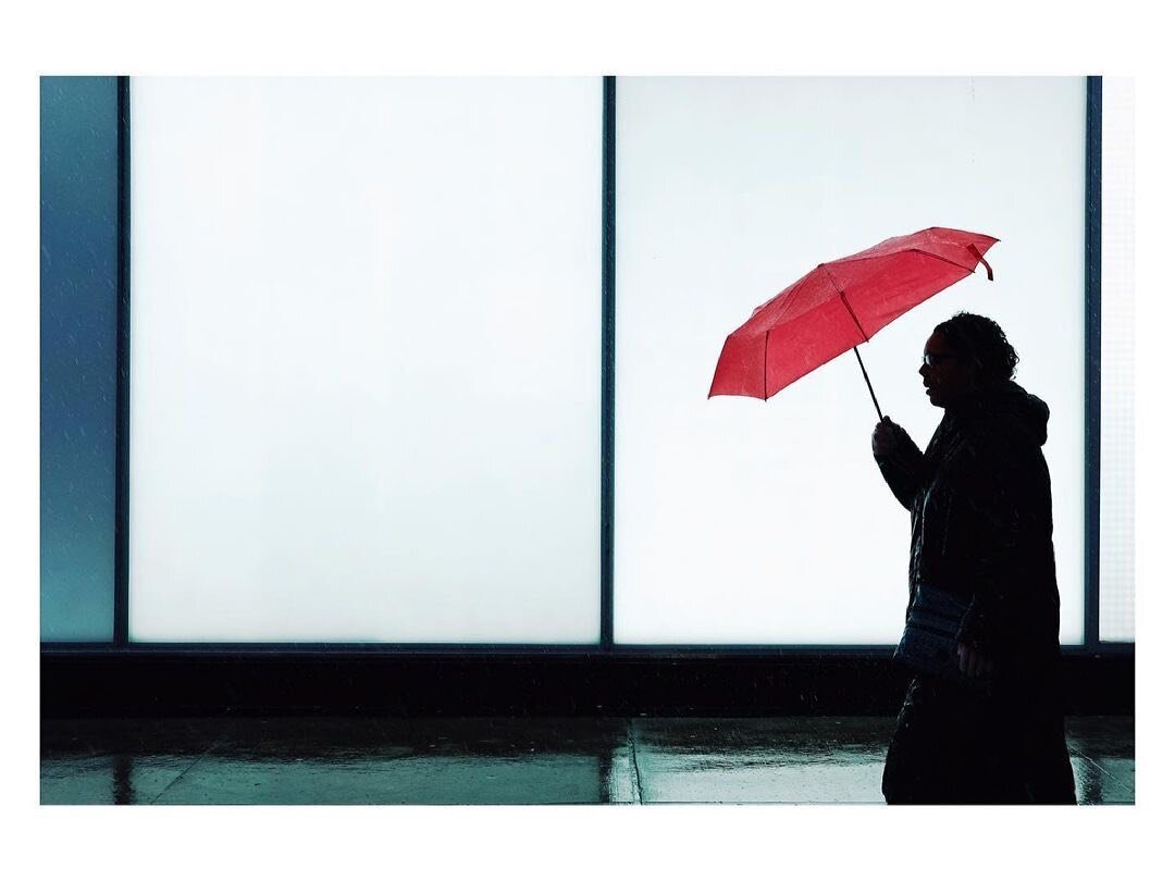 Umbrella theme of the week.  This photo by @neff_alanis has a fantastic pop of red along a great silhouette. 
Selected by&nbsp;@trevorwide.capture 
■ ■ ■ ■ ■ ■ ■ ■ ■ ⠀
#vanspc_neff_alanis
■ ■ ■ ■ ■ ■ ■ ■ ■ ⠀⠀
Follow&nbsp;@van_spc&nbsp;for Street Phot