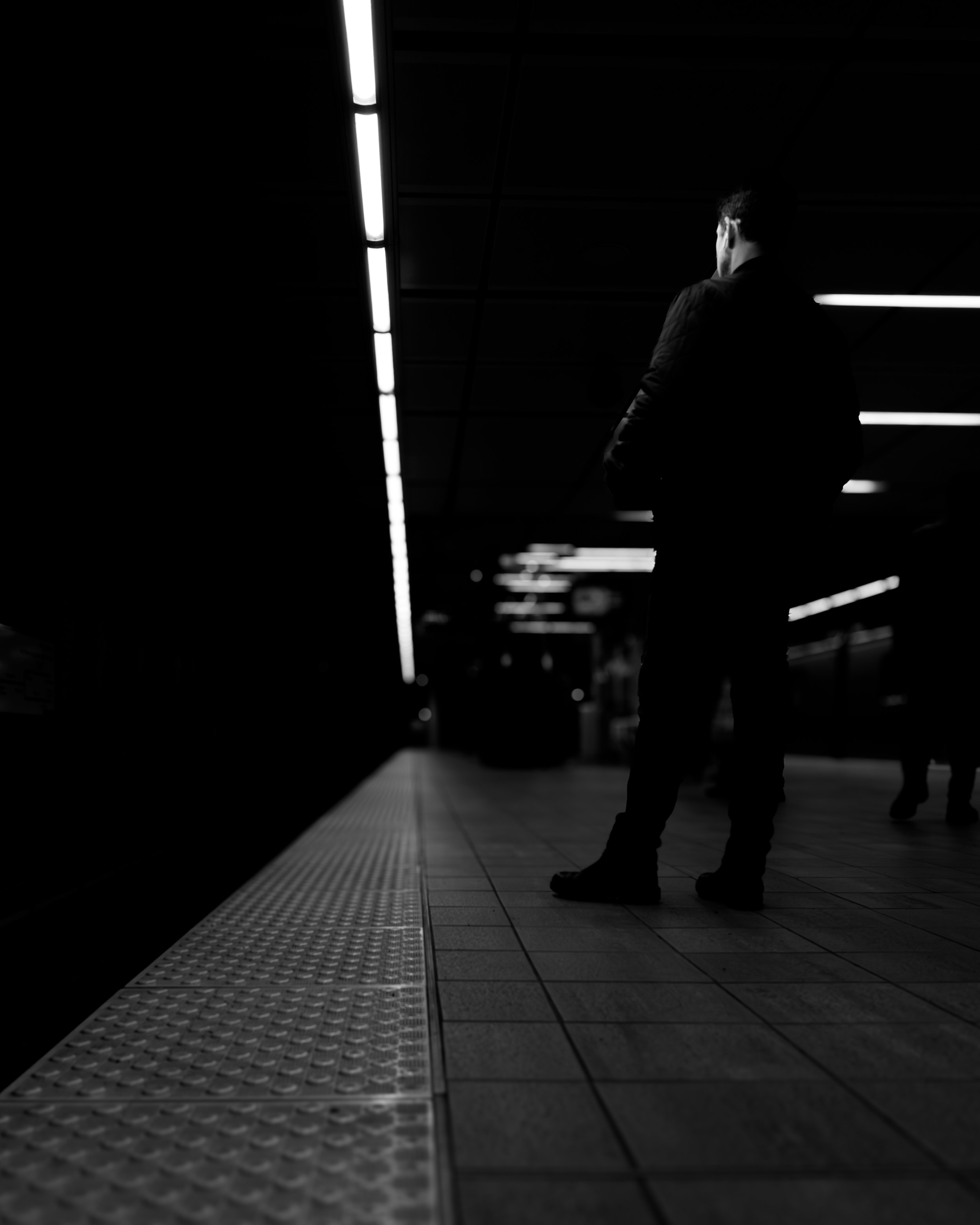 Ray Au / A passionate photographer based in the Vancouver, Ray follows street photographers before, navigating the bustling urban landscape, capturing moments that reflect the city, its people and their lives. Always learning, his photography continu