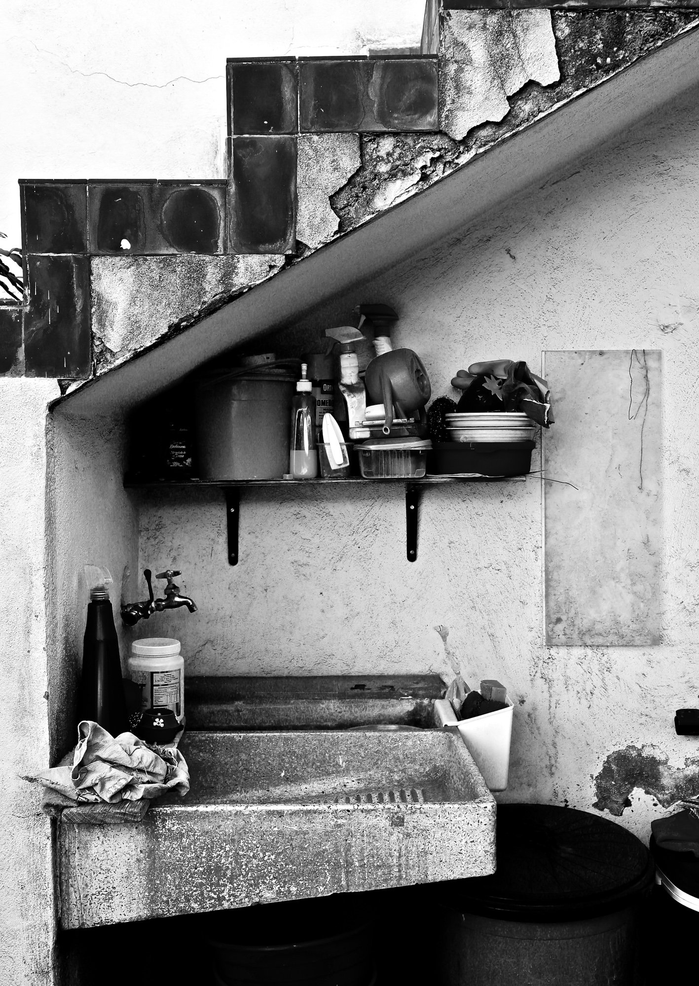 James Houston / In the area of photography, I consider myself an amateur amateur with a willing attitude to learn, explore and stretch skills, insights and appreciation. Street Photography, in particular, is challenging in many more ways beyond the c