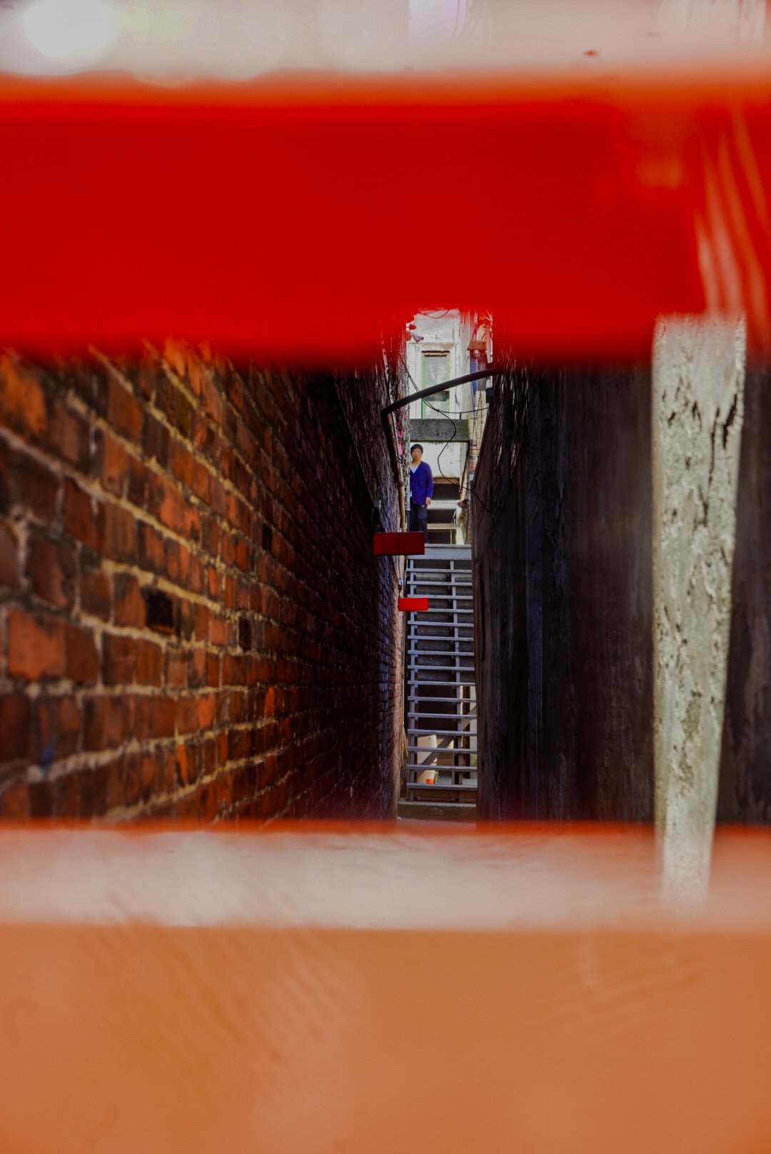 Jove Relevante / Capturing the pulse of the city, one frame at a time." As a street photographer based in Vancouver, Jove has honed his craft and hobby over the years, finding beauty in the everyday moments that so often slip by unnoticed. Whether do