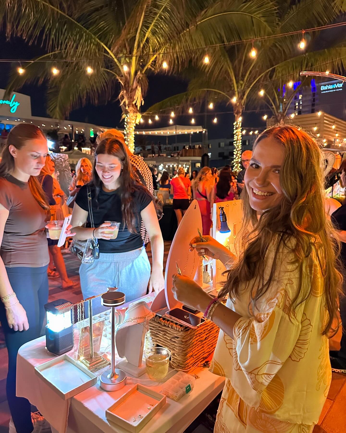 Grab your girlies! We have two night markets coming up. Making the perfect holiday girls meet up with free crafts, handcrafted vendors, holiday cocktails and bar bites 

Thursday, December 12th at 6 PM - 9 PM
Venue: ChainBridge Distillery Oakland Par