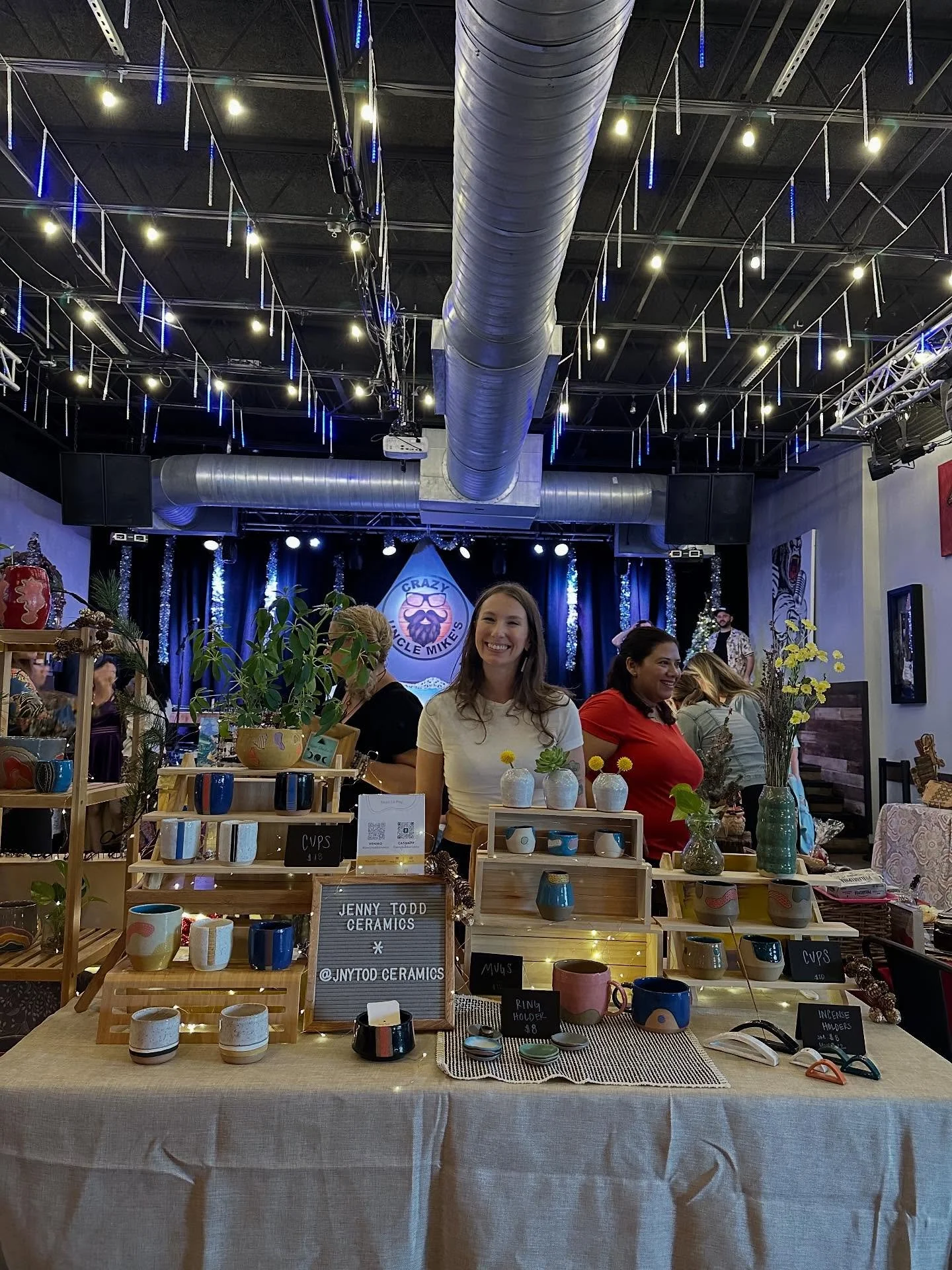 Holiday Pop Ups has entered the chat: check our full list of Flamingo Flea&rsquo;s and Merry Market Pop Ups in our bio. Be a part of the jolly fun this season! 

PS we are looking for all things handcrafted, holiday themed, jolly, custom, and that gi