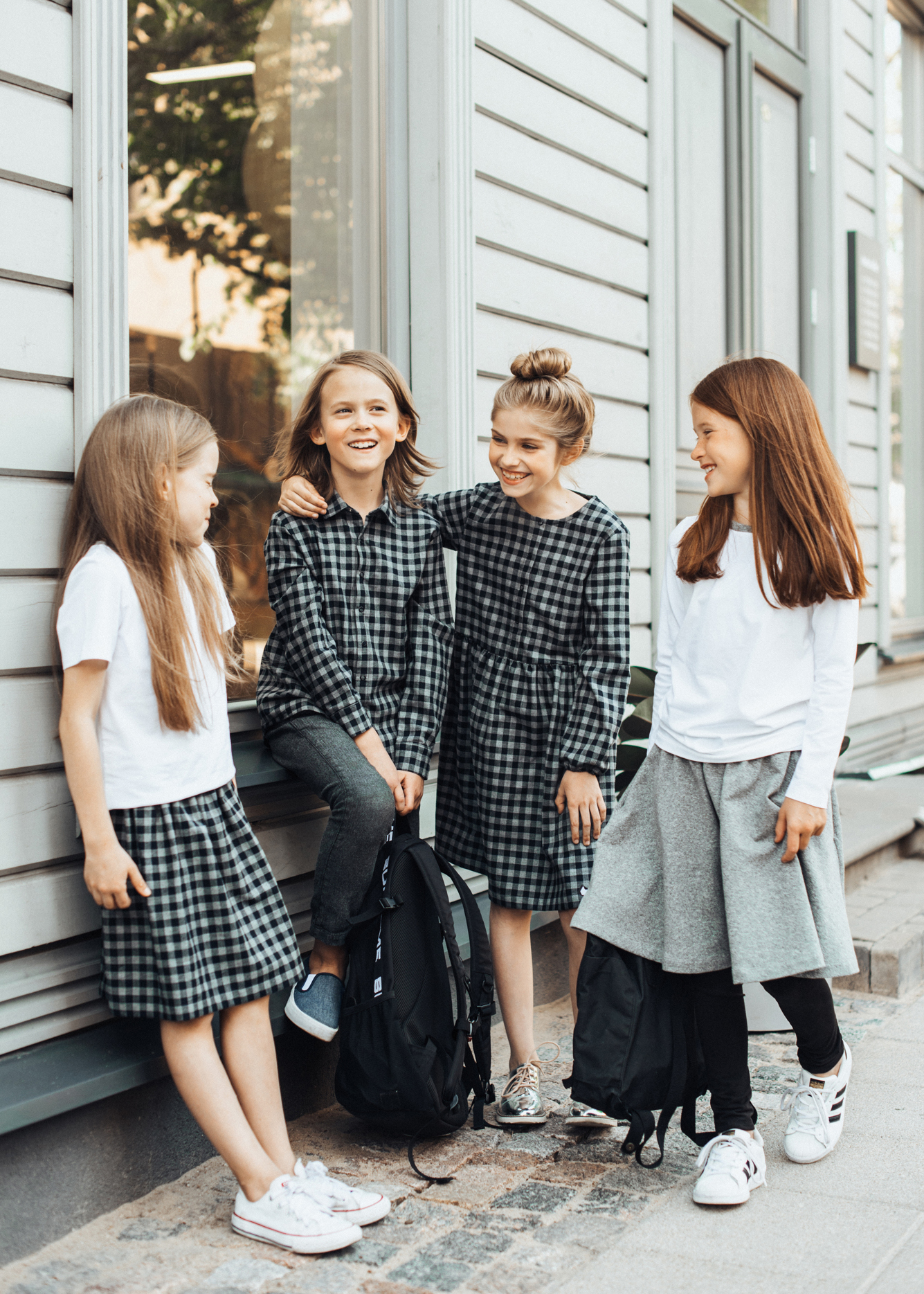 Zīmols HEBE rada skolas formu kolekciju