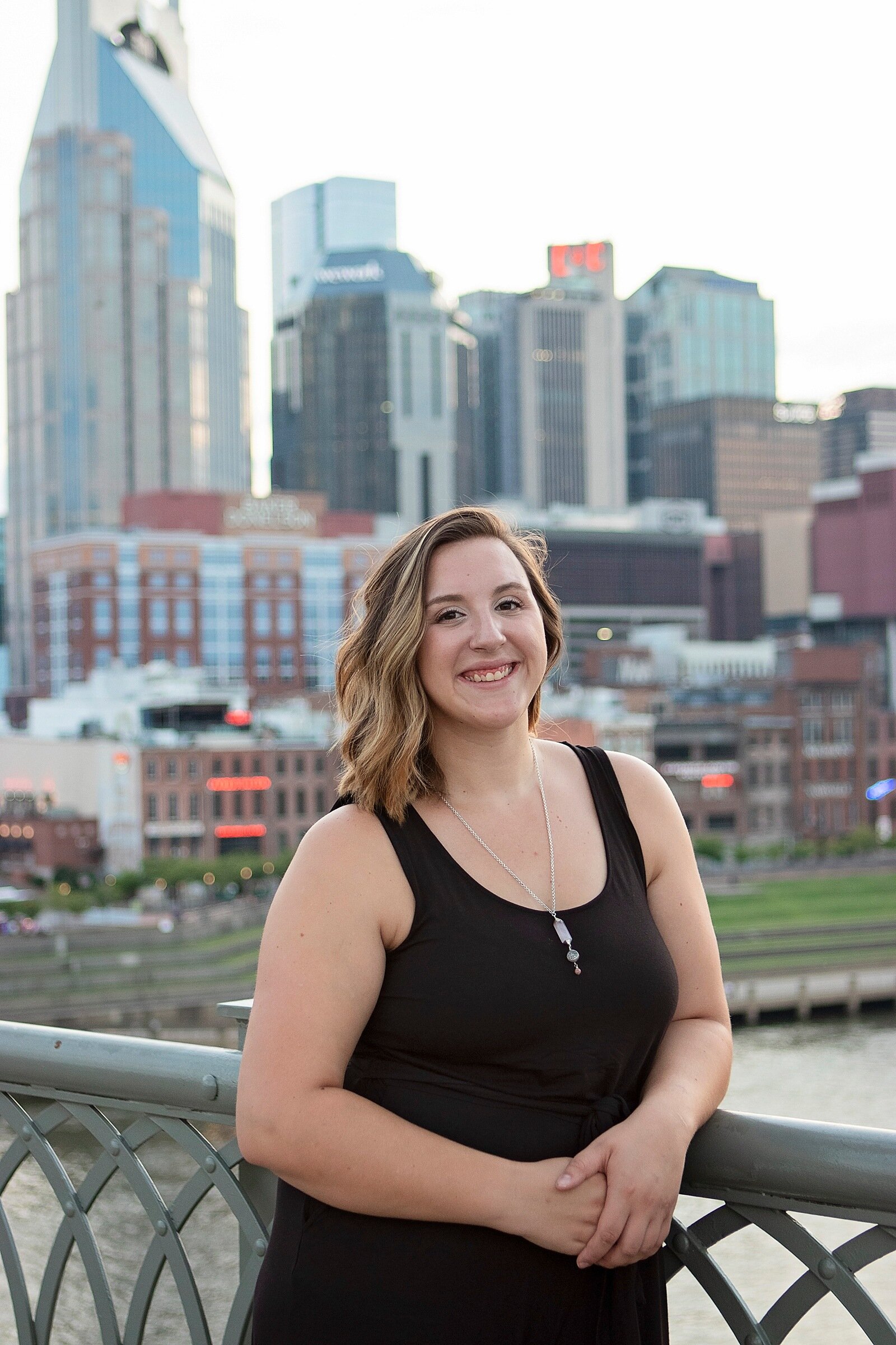 Marisa-graduation-photos-downtown-nashville-Darien Photography (140).jpg