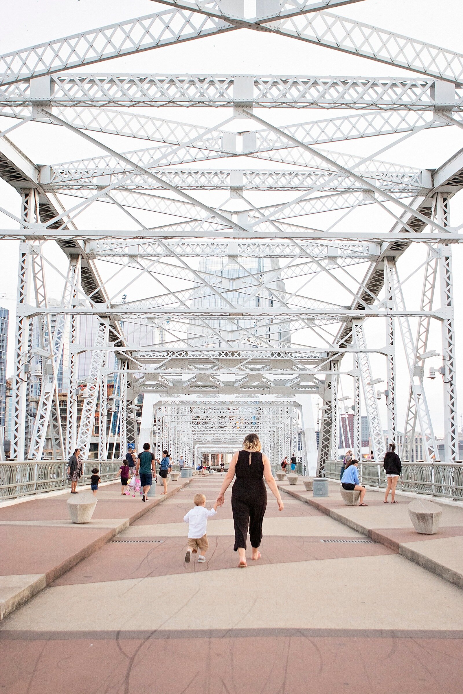 Marisa-graduation-photos-downtown-nashville-Darien Photography (173).jpg