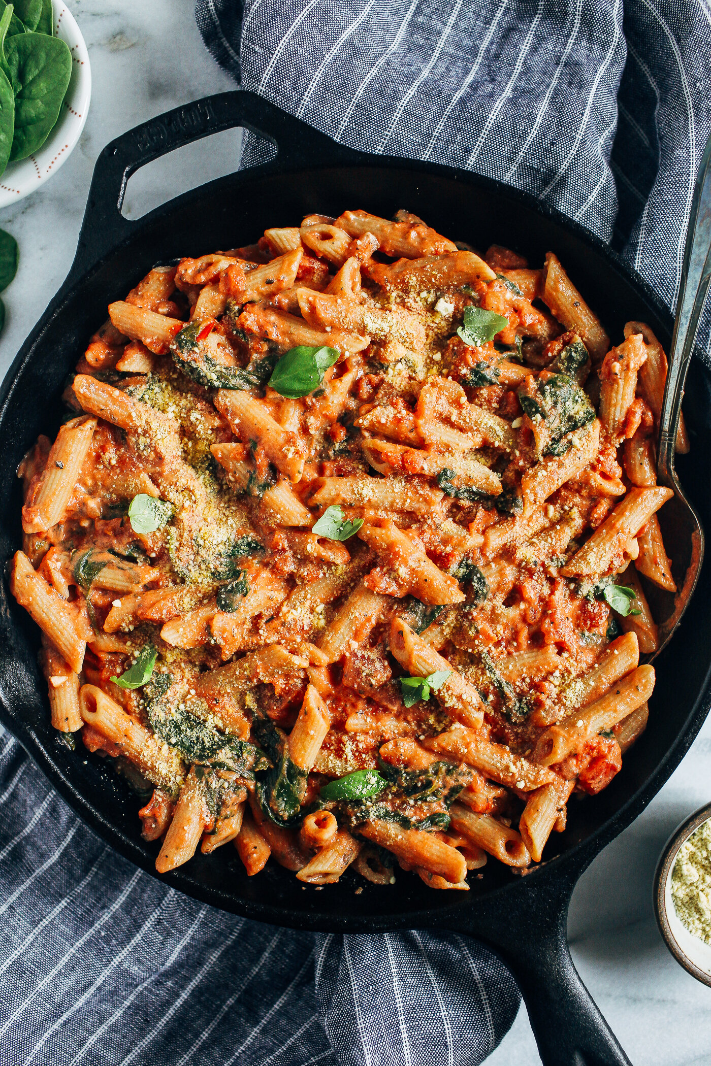 Tomato, spinach, &amp; lentil pasta