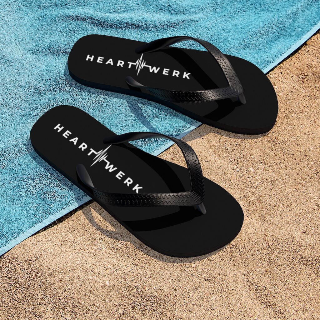 THW LIFESTYLE - FLOPS B&W CONTEXT.png