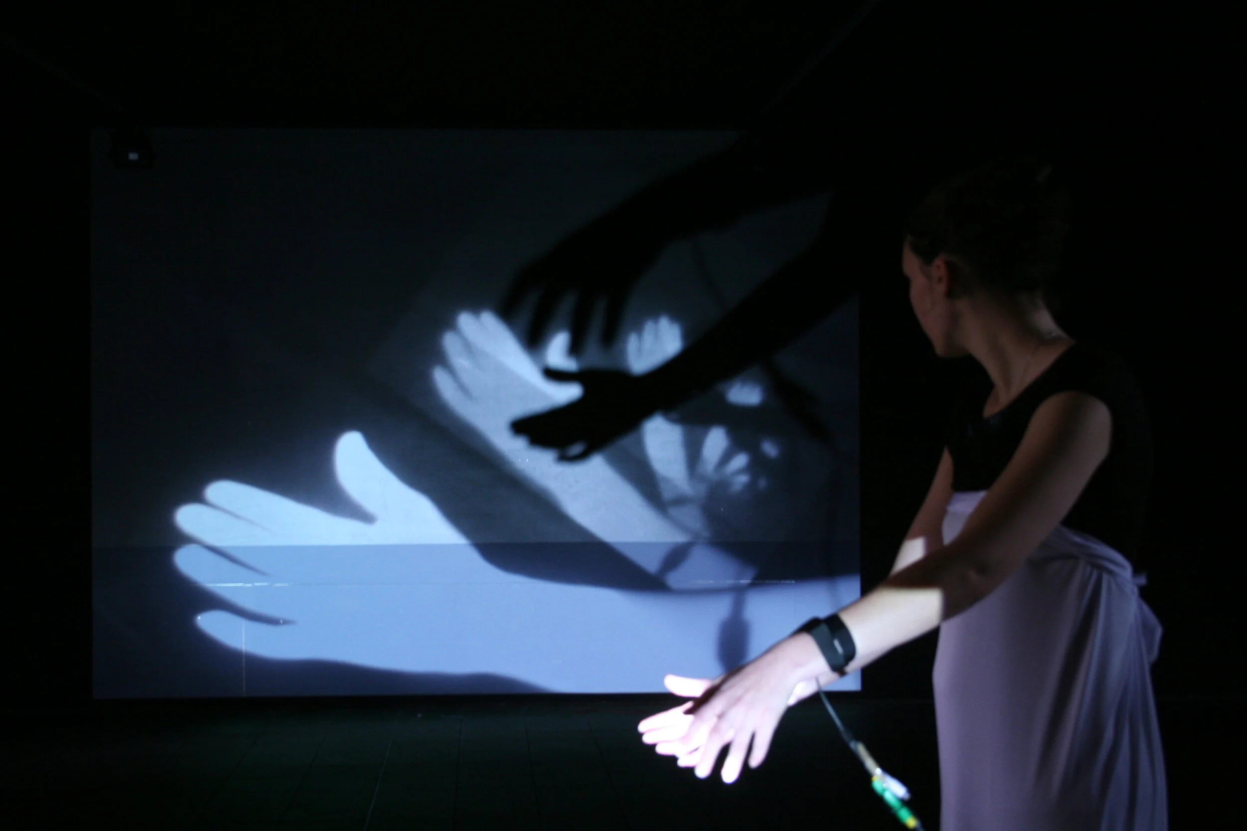  Workshop CECN avec Fred Vaillant - Théâtre Le Phénix, Valenciennes (FR)  Caméra comme capteur embarqué - recherches sur la fragmentation du corps en collaboration avec Claire Payement, dans le cadre du projet INSIDE OUT. 