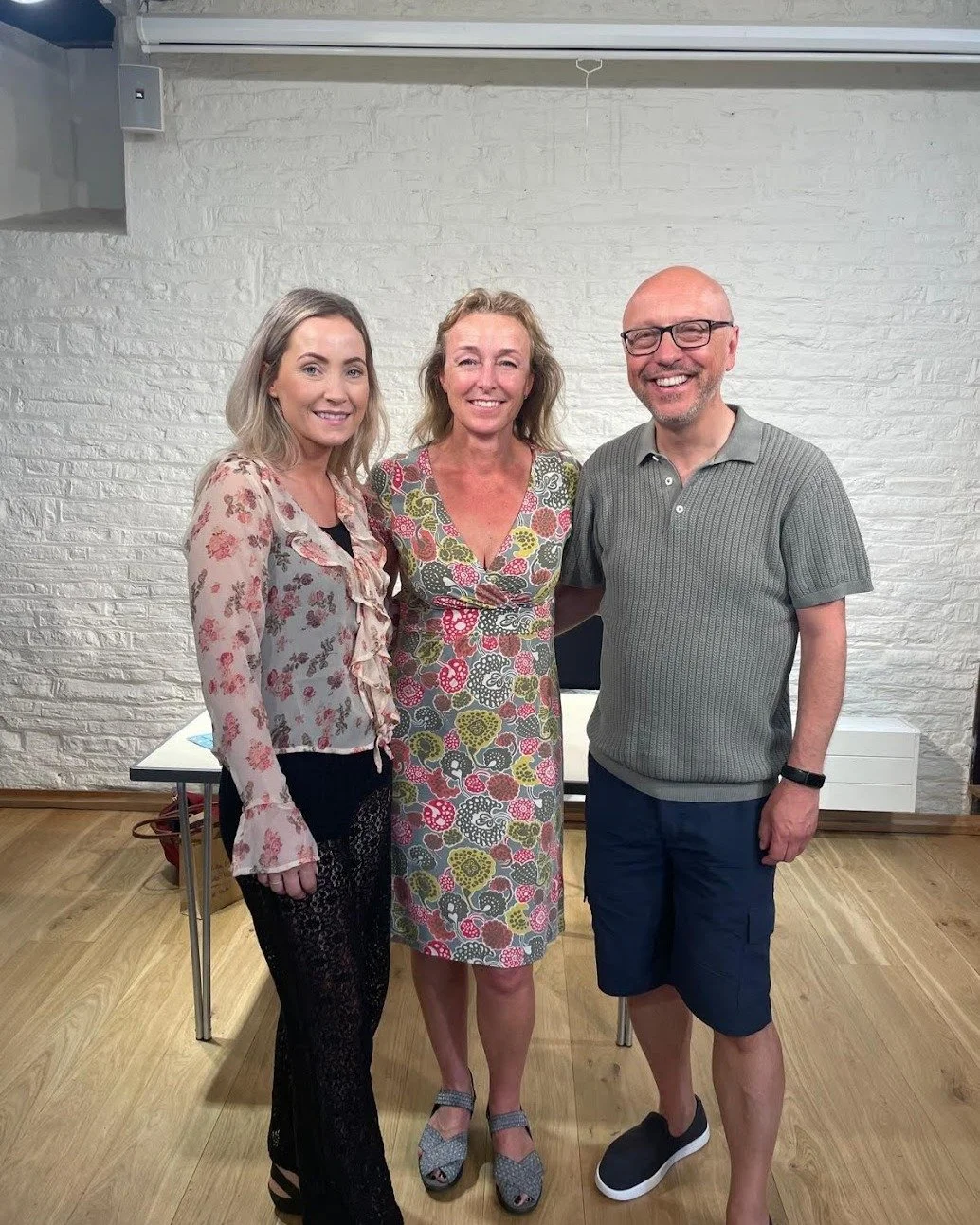 Had such a blast with @drtimrideout & @evabjorg88 on our Deadly Secrets & Dystopian Fears panel @newarkbookfest.
A great turn out, despite the sweltering temperatures! 
Huge thanks to Tim for his impeccably researched questions & to all
