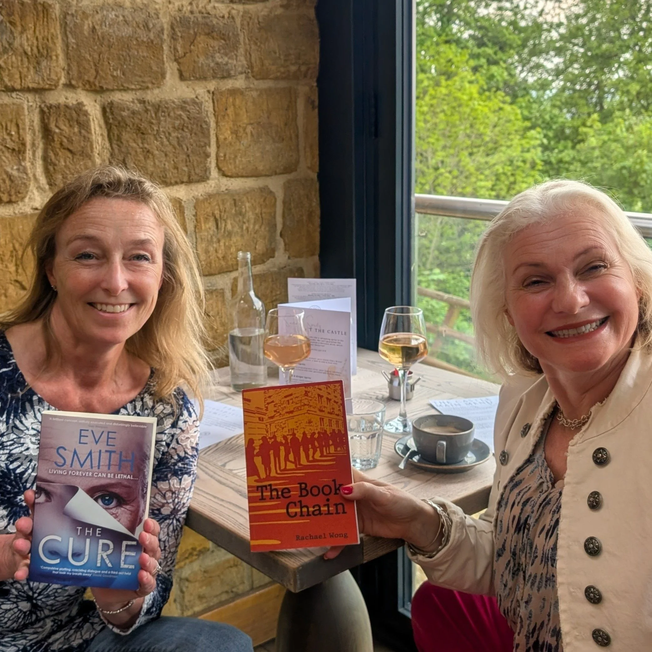 It is so exciting when a very good friend writes and publishes a book, and that book is fabulous!
My old school mate, @rachaelwongauthor, has published several children's books before but #TheBookChain is her first foray into adult fiction.

It's a b