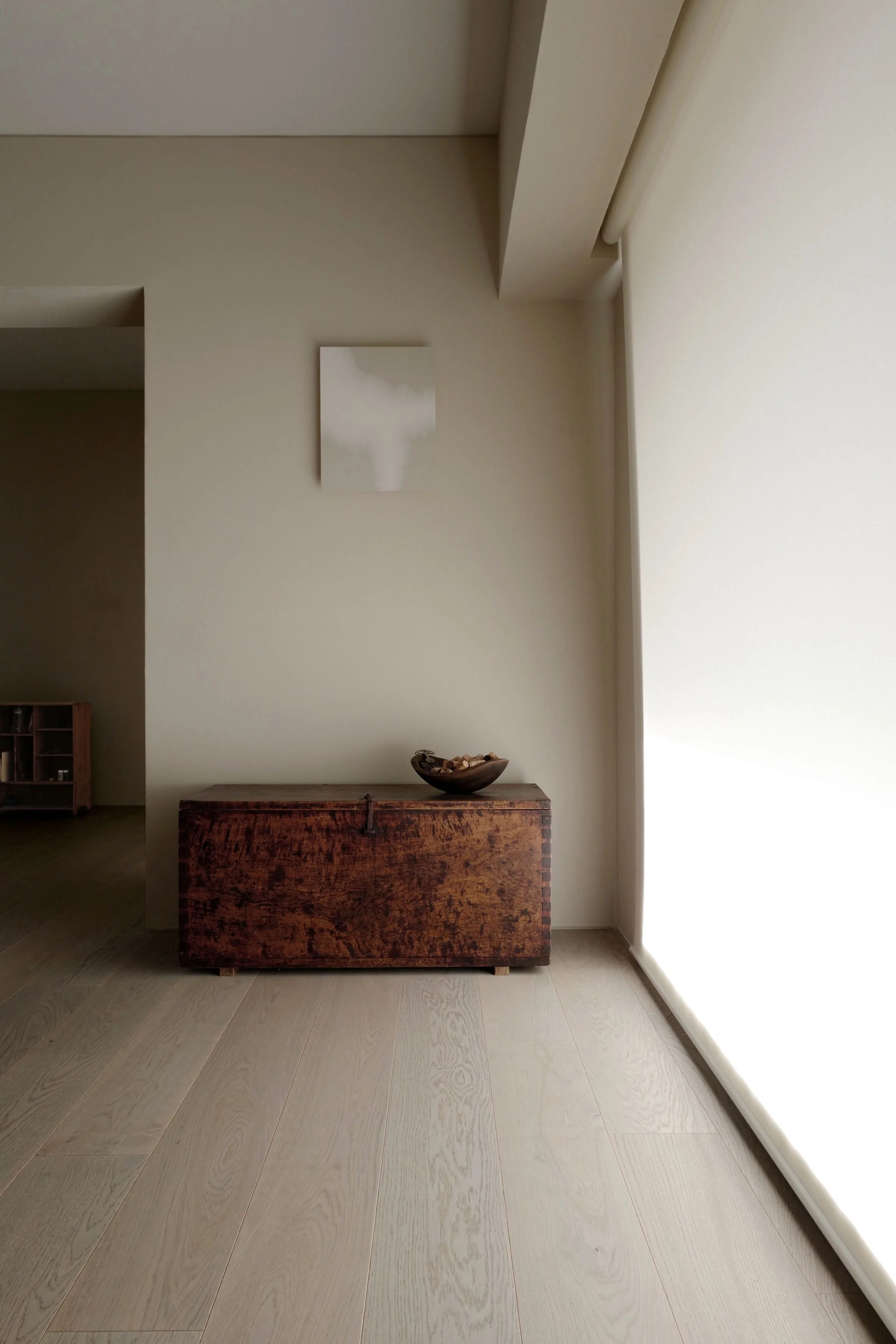 MOMENT(モーメント)の平綿久晃と渡部智宏がデザインしたレジデンスWSのインテリアとアート。