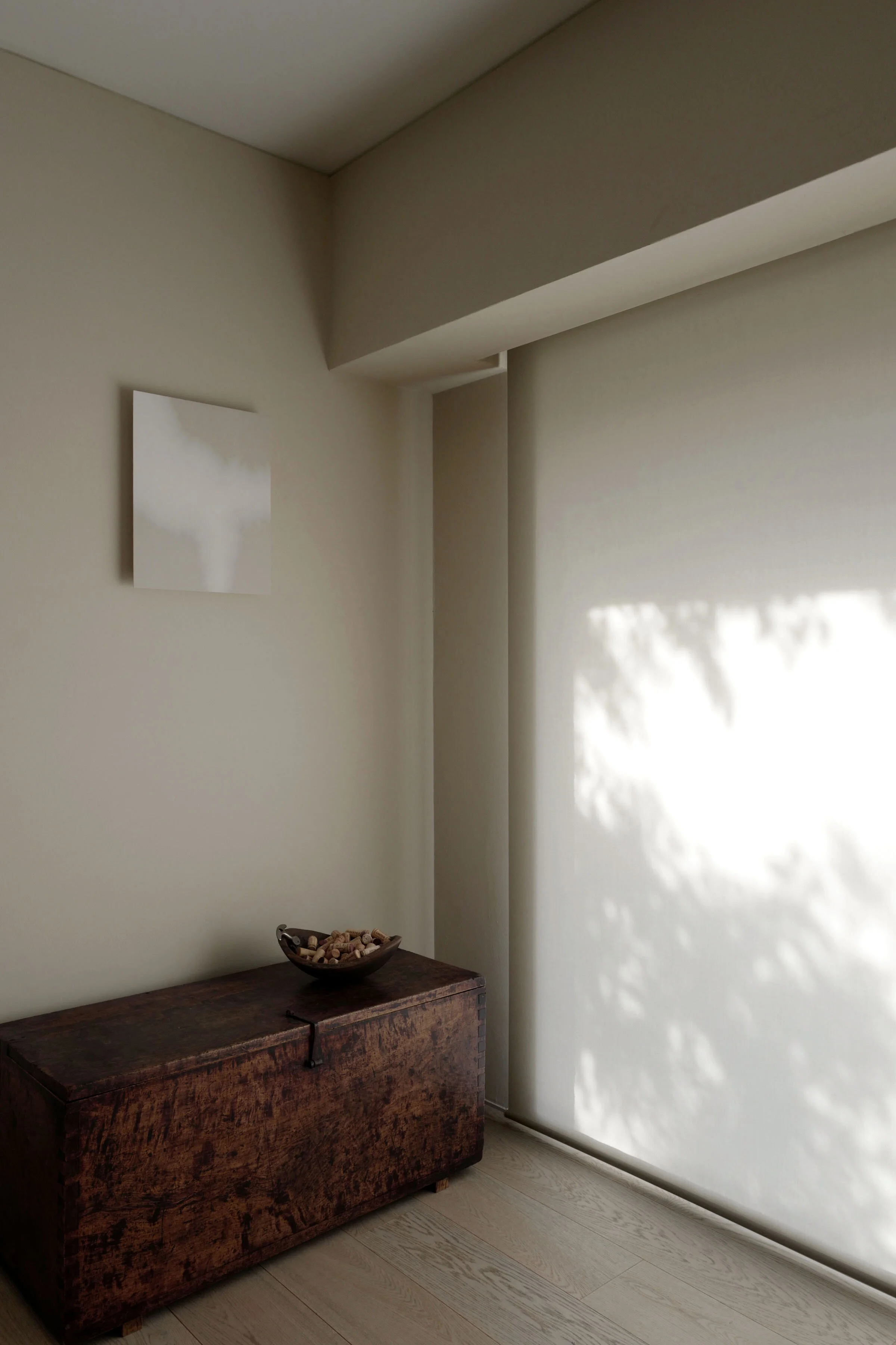 MOMENT(モーメント)の平綿久晃と渡部智宏がデザインしたレジデンスWSのインテリアとアンティーク家具