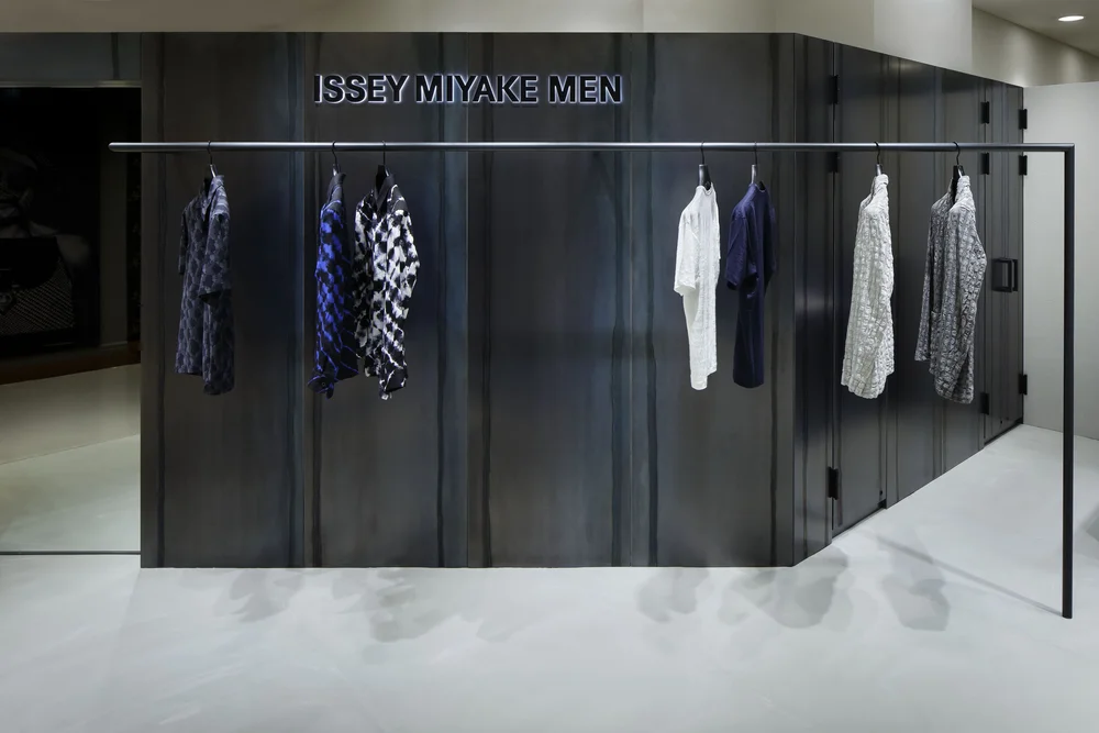 Moment モーメント の平綿久晃と渡部智宏による Issey Miyake Men Nagoya Idreit インテリアデザインマガジン アイドレイト