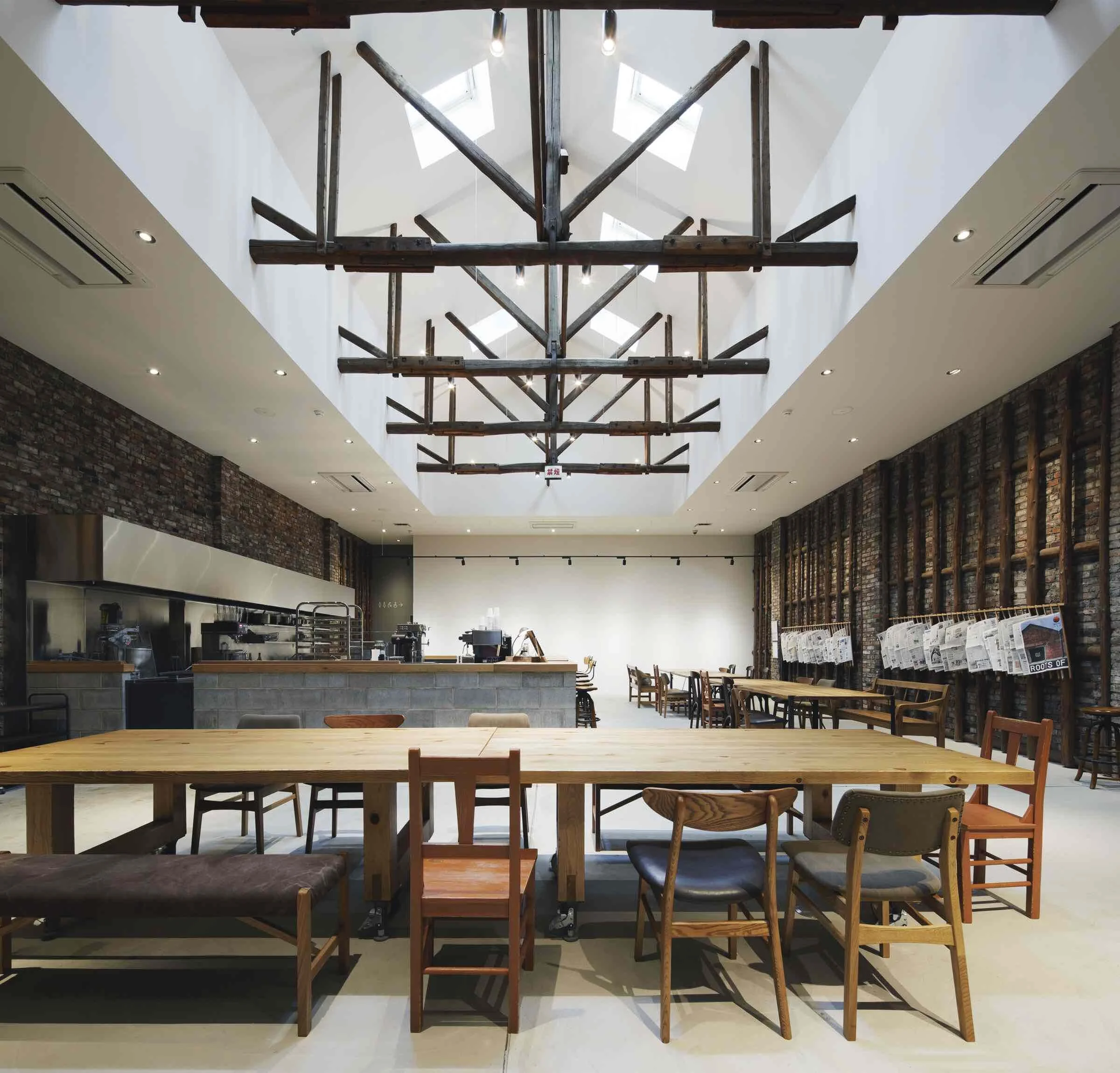 ROOTH 2-3-3 by MOMENT