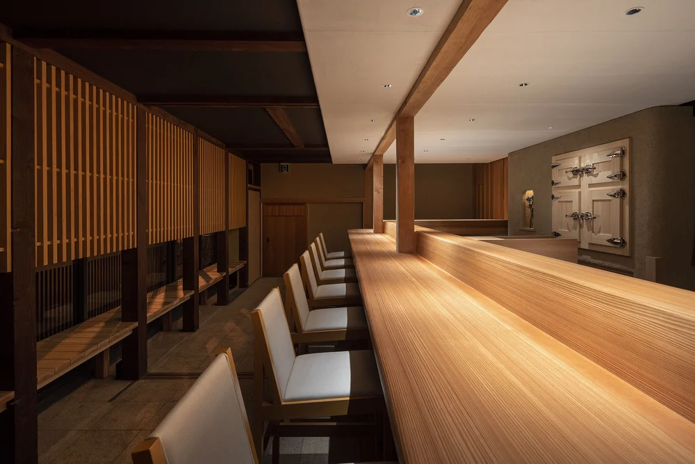 Cafe Co の森井良幸がデザインした 鮨 かうと Idreit インテリアデザインマガジン アイドレイト