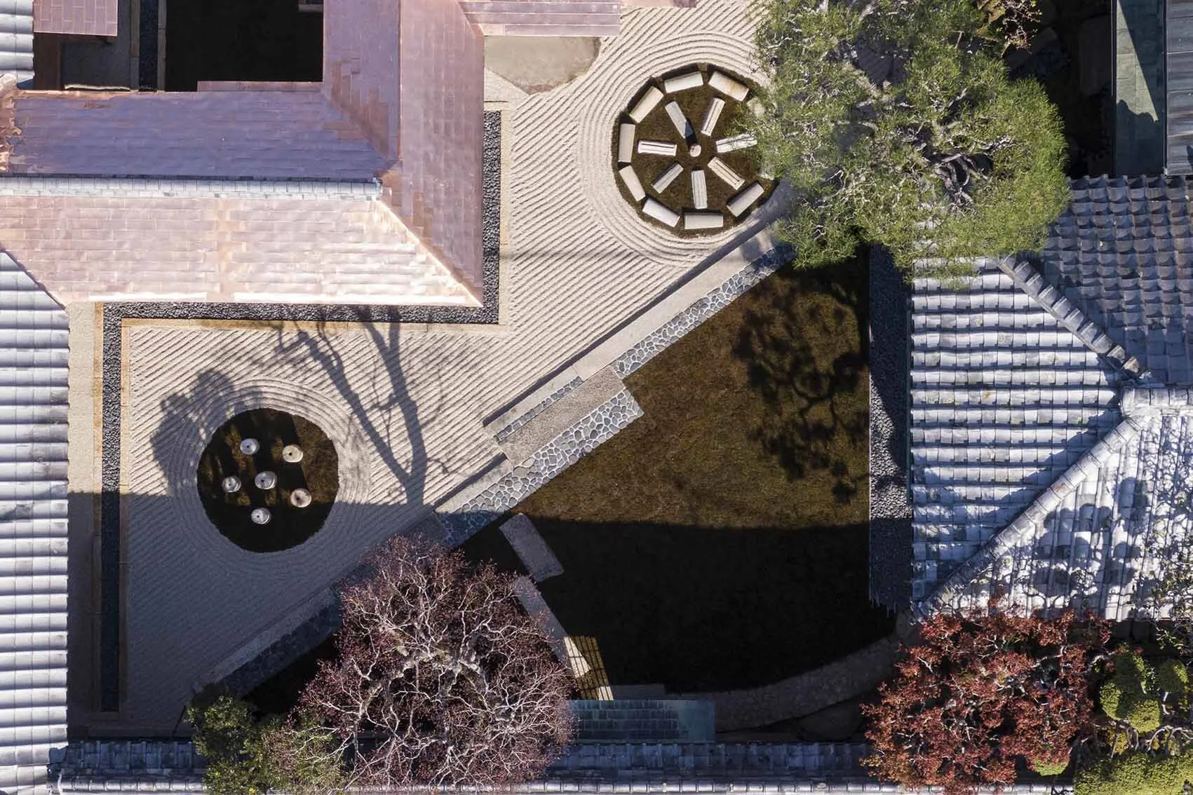 ODAGAKI SHOTEN by New Material Research Laboratory