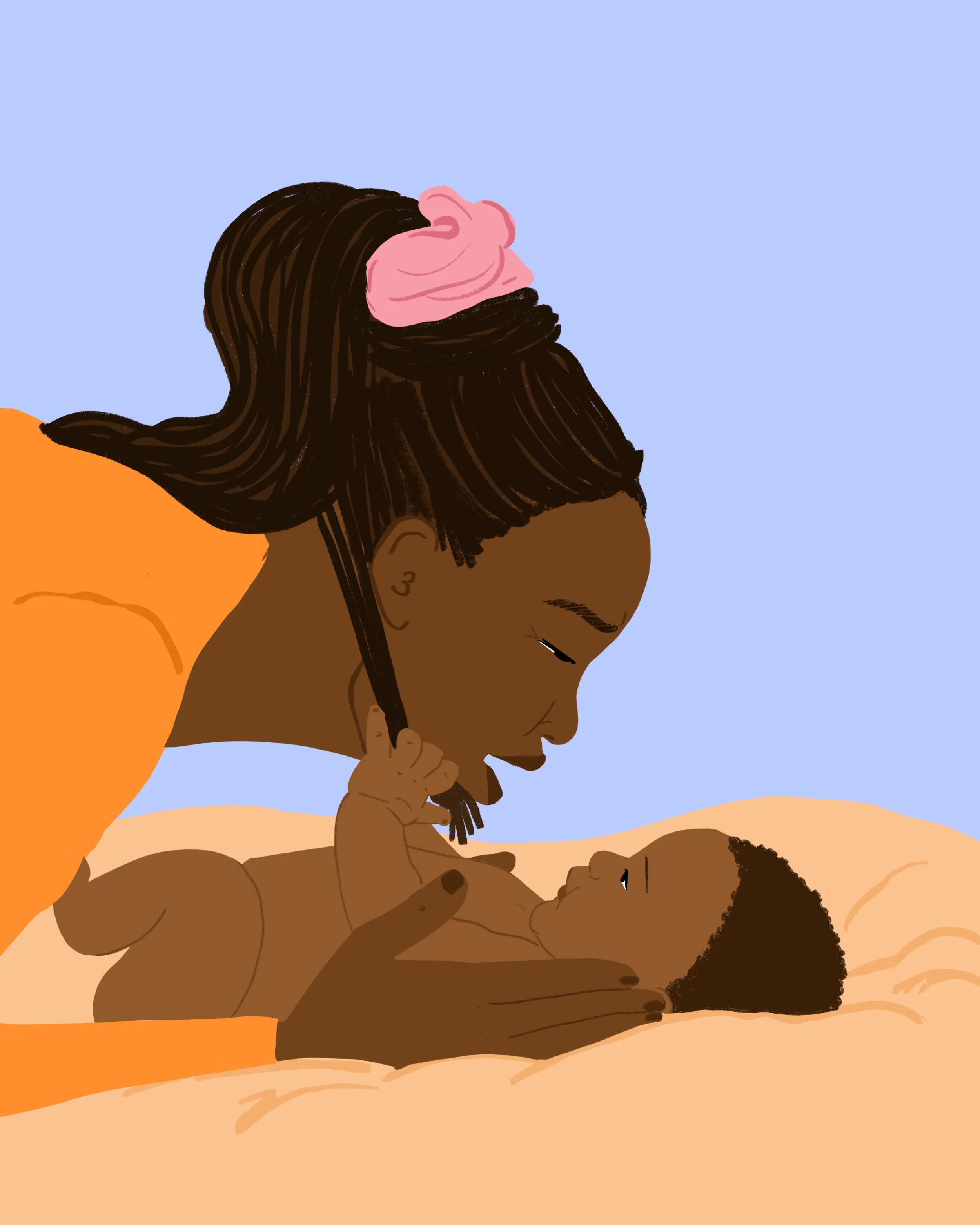 Une femme brune partage un moment intime avec un bébé, allongés sur un lit, dans un décor aux couleurs chaudes et pastel.