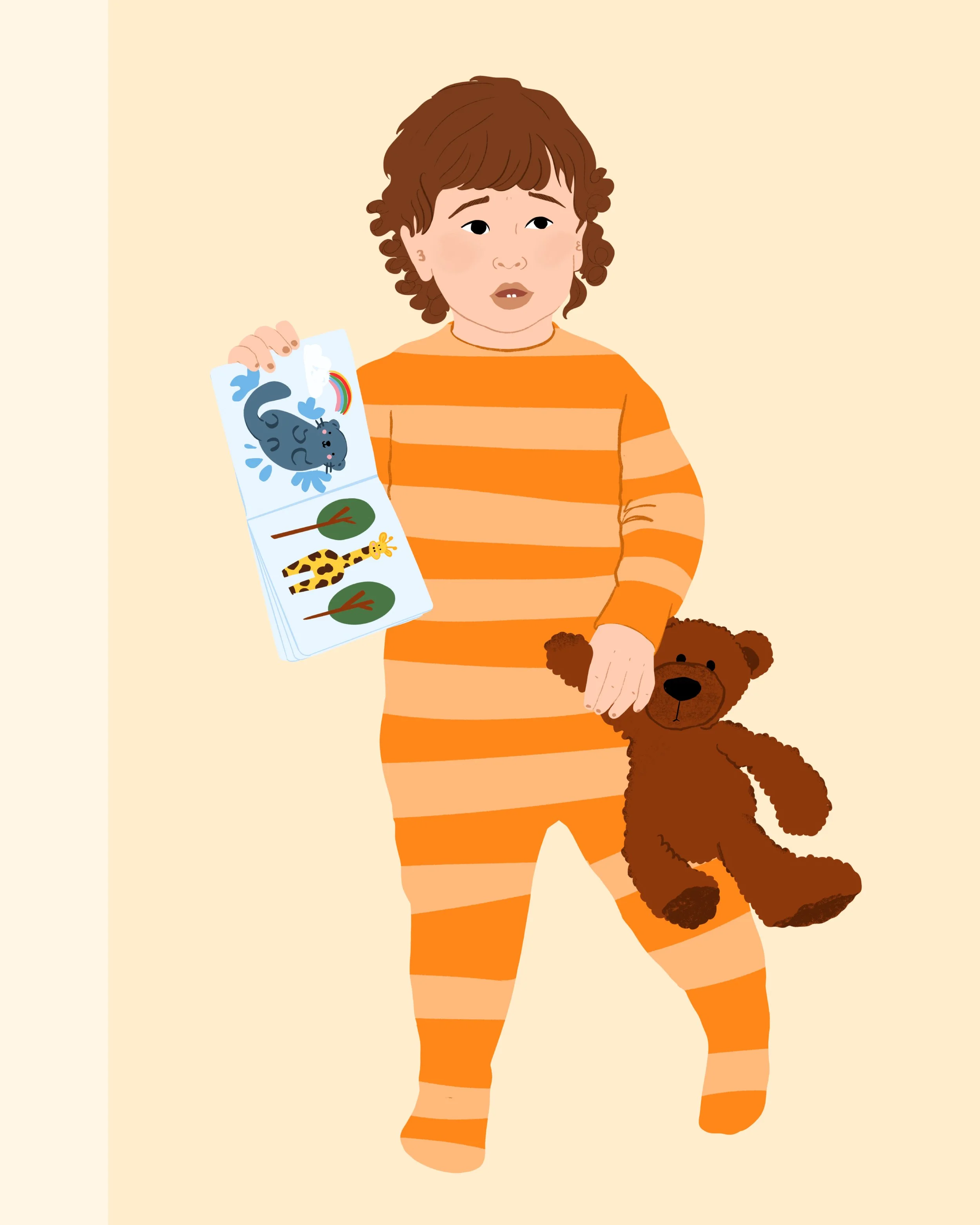 Un enfant portant un pyjama rayé orange et beige, tenant un teddy bear marron. Il tient également une fiche avec un dessin d'un chat, une girafe, et des arbres.