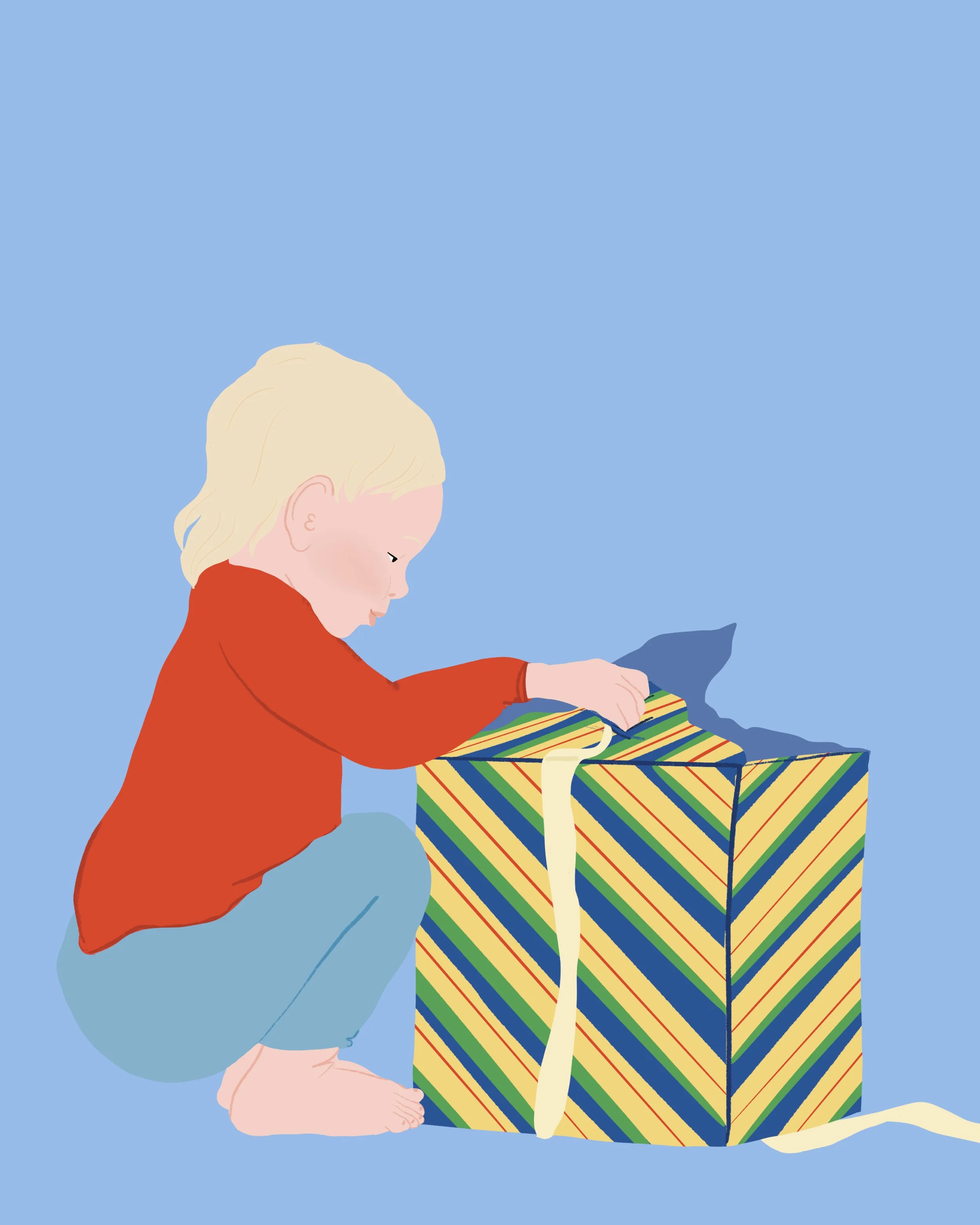 Un jeune enfant avec des cheveux blonds, habillé en rouge, ouvre un cadeau emballé dans du papier à rayures colorées, avec un ruban blanc, contre un fond bleu
