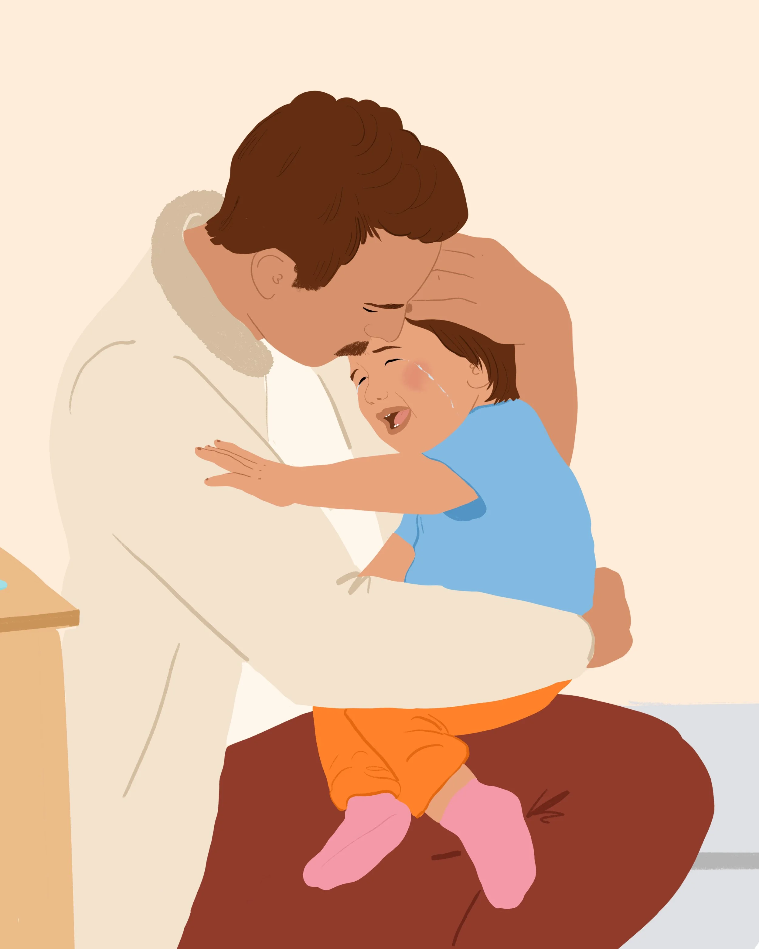 Un homme tenant un enfant dans ses bras, partageant un moment émouvant, les deux ont les yeux fermés, l'homme montre de l'affection et de la tendresse.