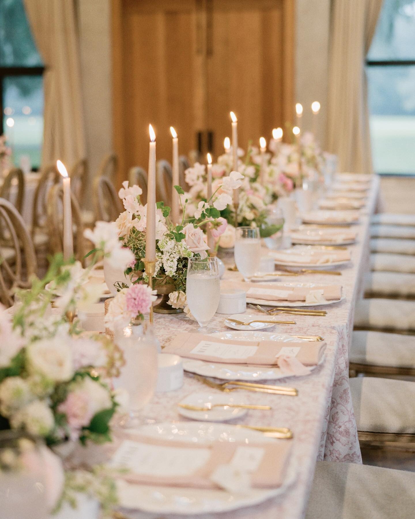 Long table designs are our favorite here at Marissa Daniella Events. When floorpans allow we opt for the longest tables possible. These set-ups create a sense of family when your able to bring 24 people together at one long table. 
.
.
.
Wedding Plan