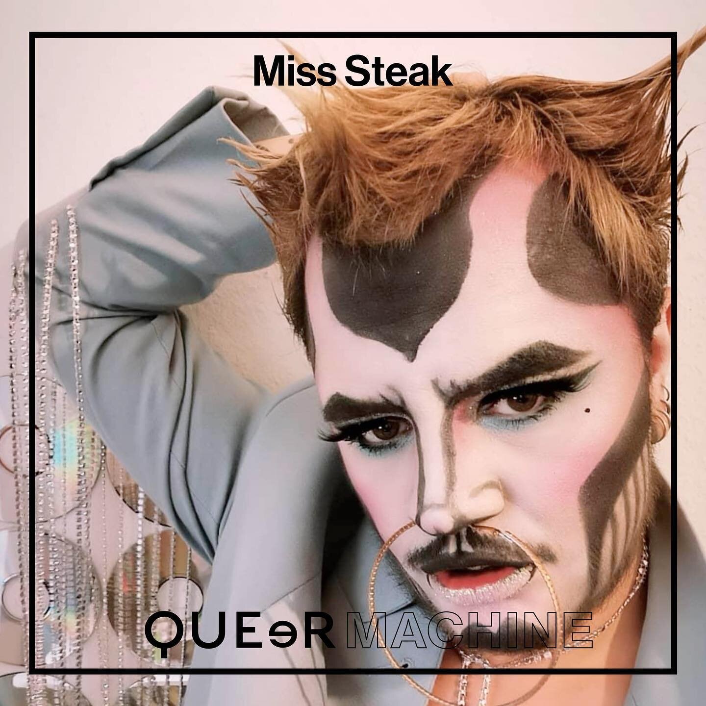Lars Teiresias (they/er), in der Berliner Drag Szene auch als Miss Steak (they) bekannt, ist ein nicht-bin&auml;r-geschlechtlicher transmaskuliner Drag Performer und Filmregisseur aus Berlin. Bevor Lars als Drag Quing (Mischung aus Queen und King) in