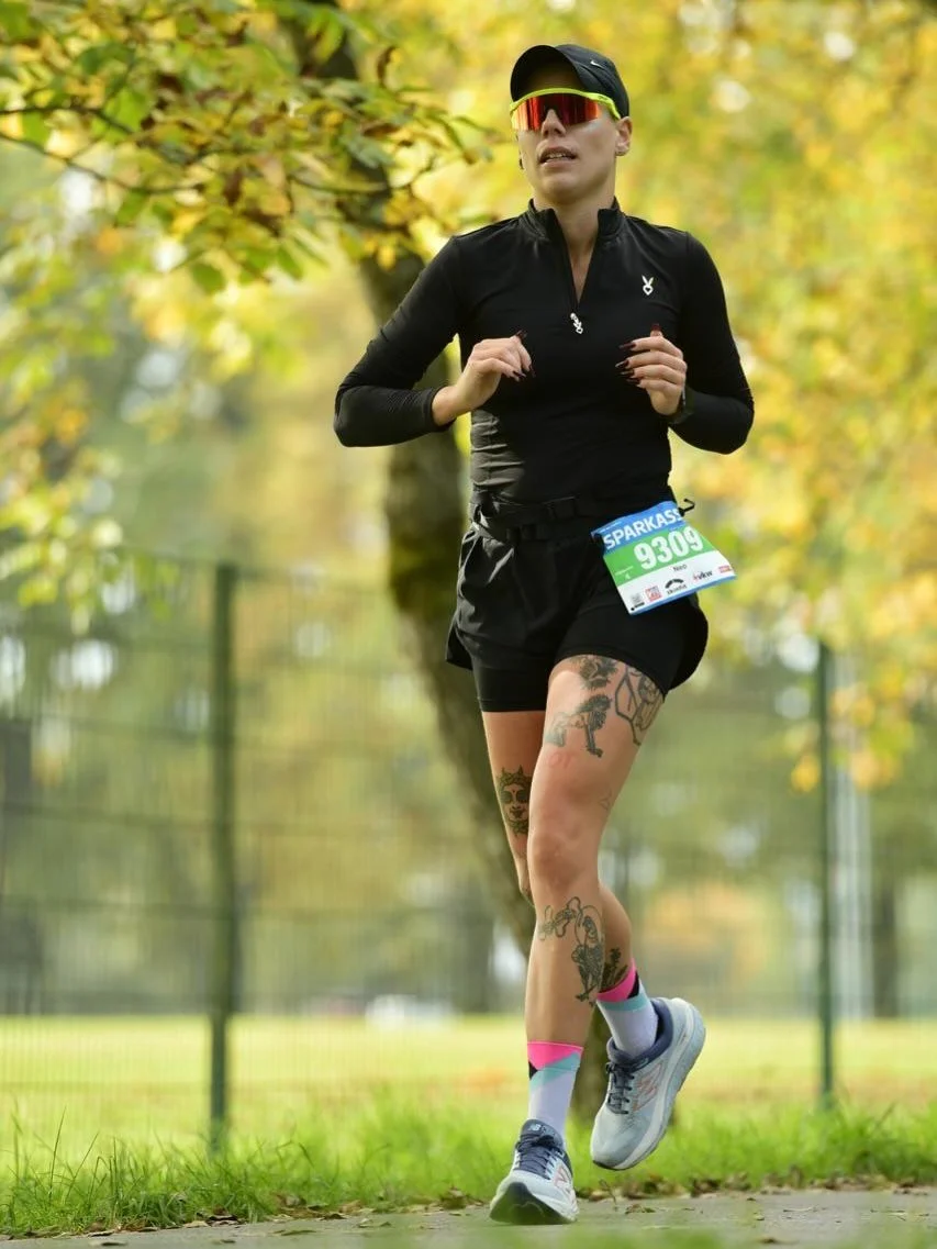 I never shared those pictures of my first marathon ever. Now half a year later I feel thats the time to share with you. A dream came true and I will shoot my first ever running campaign. Can&rsquo;t believe that you will see me as a running model. Wo