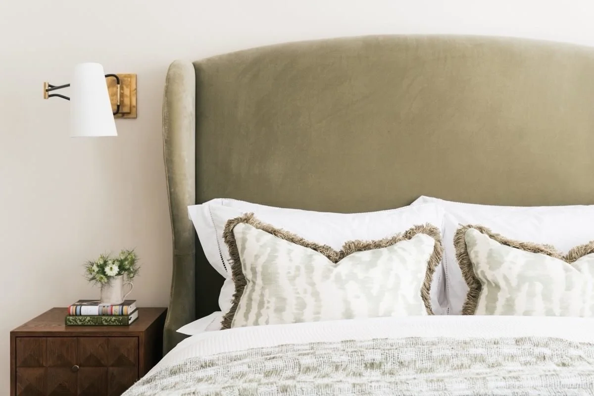 Taking this Sunday to reset the house and gently start Christmas prepping. There&rsquo;s something special about preparing early, without stress &mdash; letting the season unfold slowly instead of rushing through it. Grateful for quiet moments like t