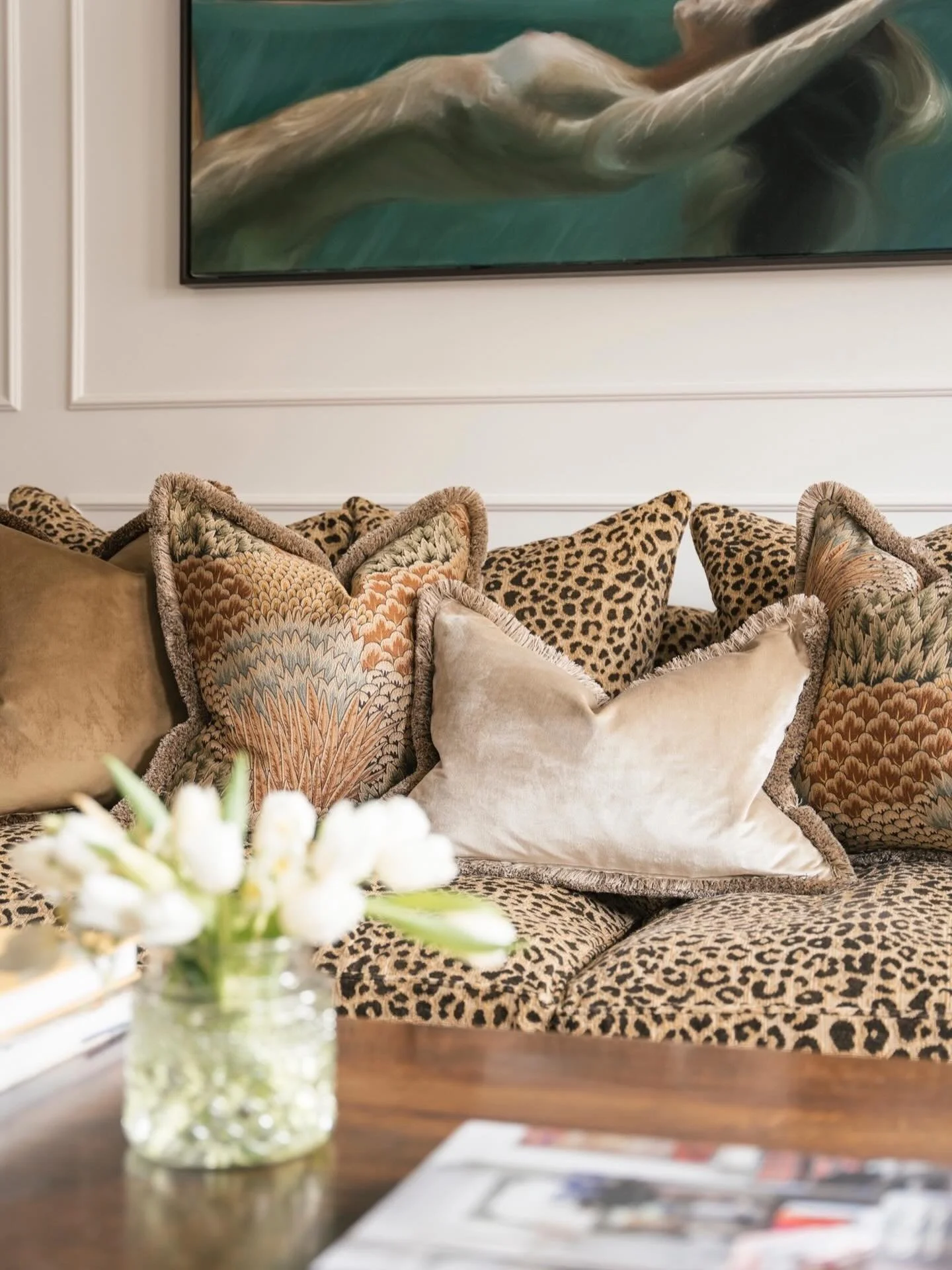 Our @_matchd_ made in interiors heaven ✨ Custom cushions paired with this stunning leopard sofa&mdash;bold, layered, and unapologetically luxurious.
⠀⠀⠀⠀⠀⠀⠀⠀⠀
#InteriorInspo #StatementSofa #LeopardPrint #CushionLove #LuxuryInteriors LayeredLiving Hom