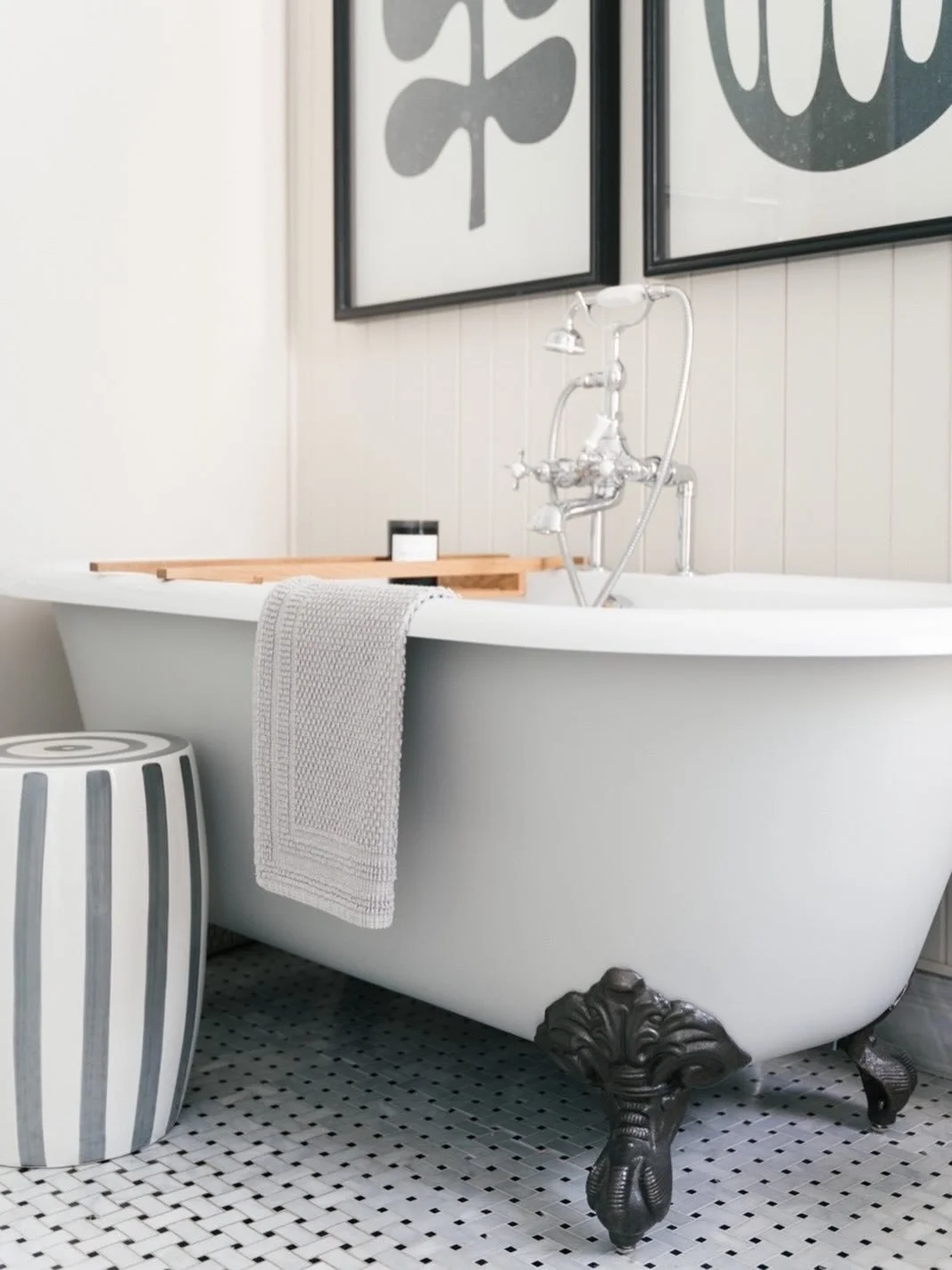 A little throwback to our Wimbledon Project. We loved transforming this bathroom. Check out the before ! 🚽 
⠀⠀⠀⠀⠀⠀⠀⠀⠀
#interiordesign #creative #interiordesignideas #interiorhomedesign #interiorlightingdesign #interioredesign #interiorluxurydesign #