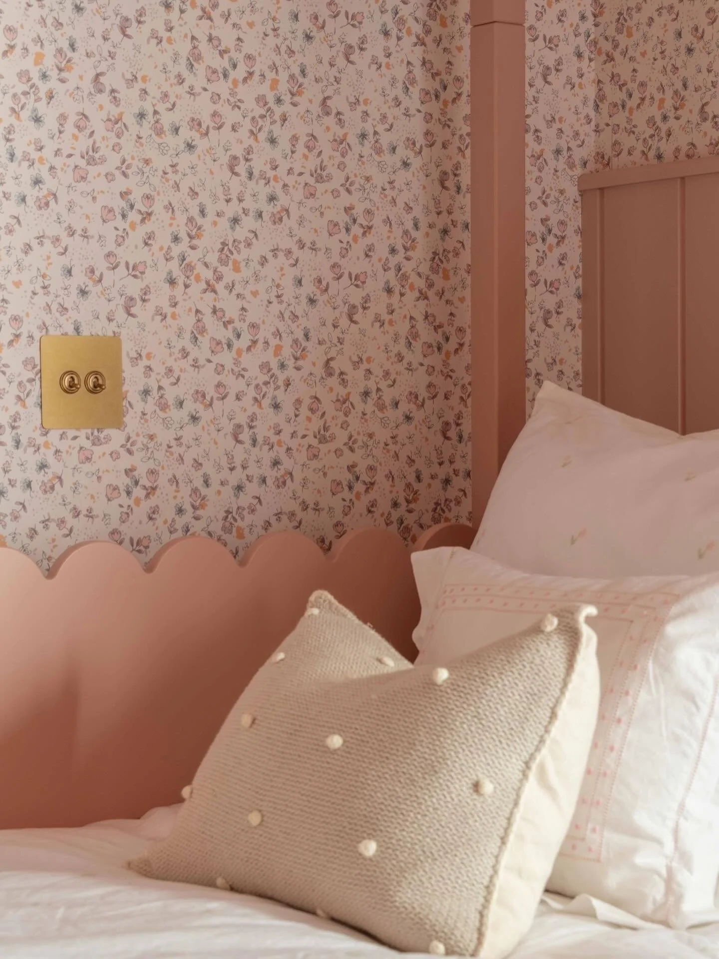 Pretty pinks for our little girls bedroom 🩷

#prettyinpink #interiordesign #kidsbedroomdesign