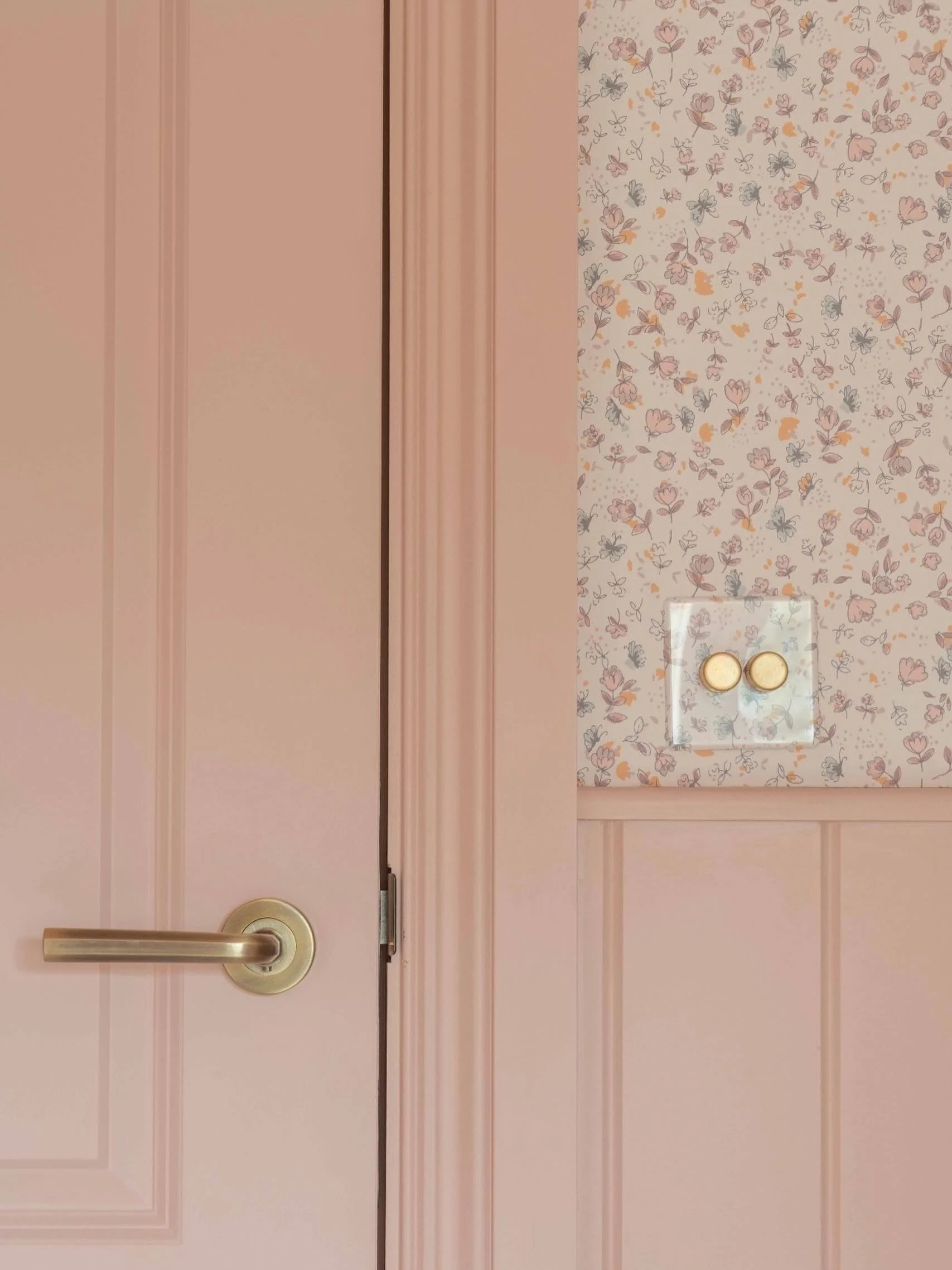 Blush pink dreams and the sweetest little details 🌸
We loved designing this soft, whimsical girls&rsquo; room &mdash; from the delicate floral wallpaper to the pretty panelled walls and warm brass finishes. A space designed to feel calm, playful and