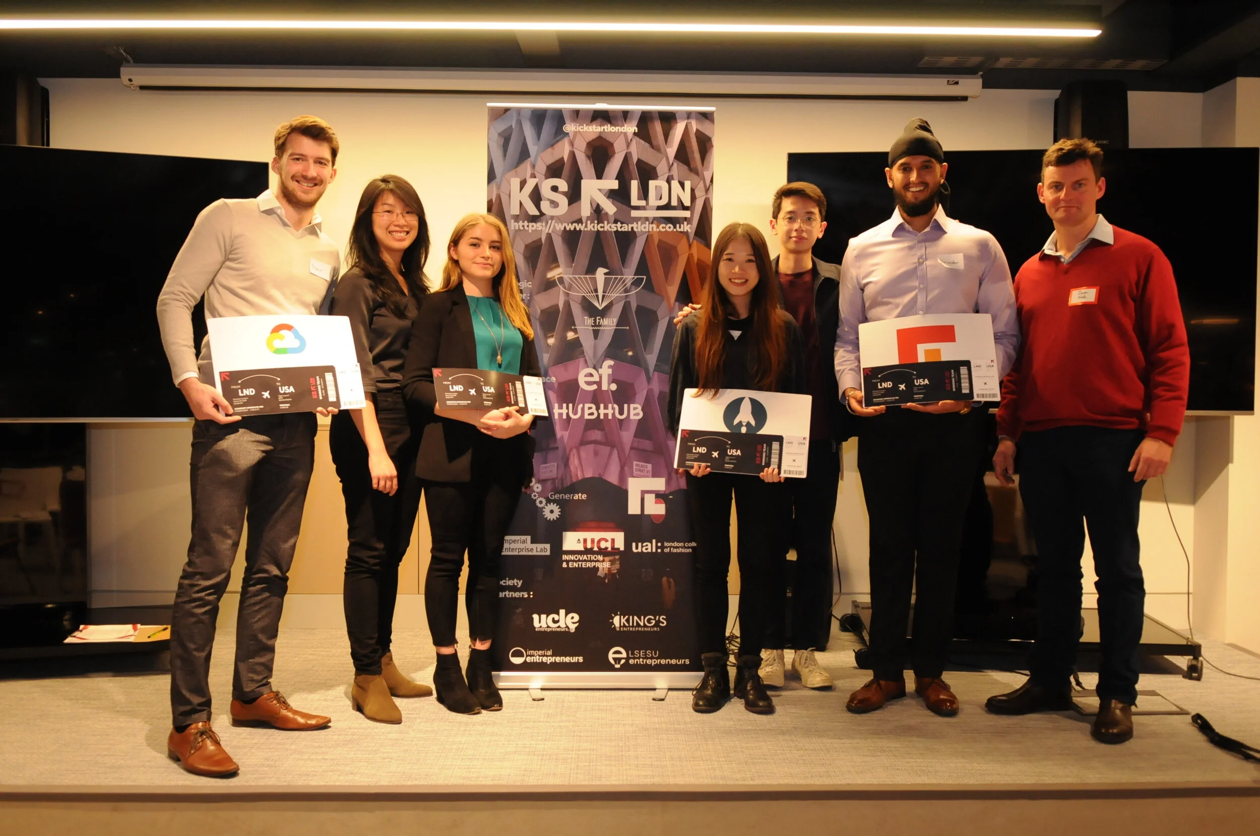 [Pho.Snap] Simple Ways to Take Good Pictures in a Dark Room