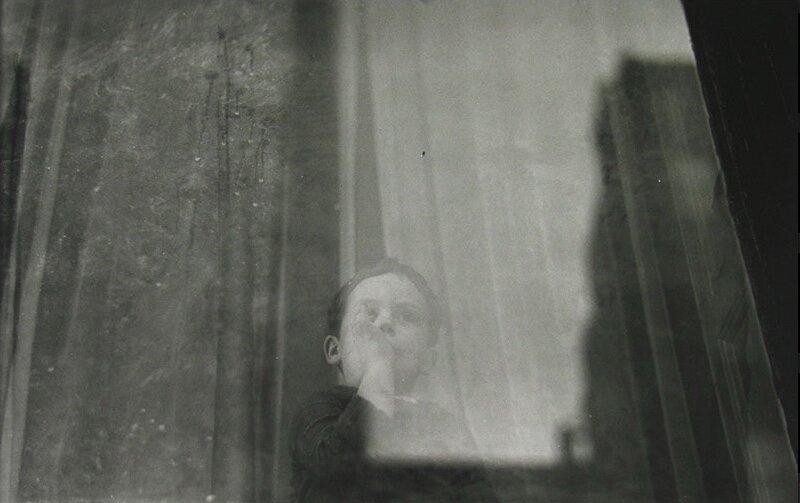 Photo by Saul Leiter, titled ‘Boy’, (1950).