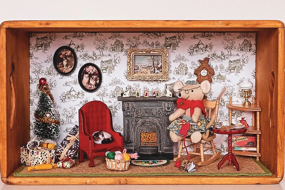 It's Christmas Eve and we're open until 2ish for any last minute crafty needs, before we too hunker down in front of the fire...
Wishing you all a very Merry Christmas!