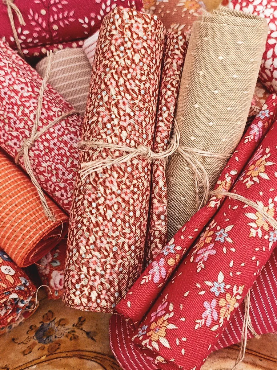 We like to have a selection of small pieces of fabric available in the shop - perfect for any small projects and, of course, for quilting. It seems that not everyone has a huge stash that they can choose from! 
We have plenty in at the moment - and h