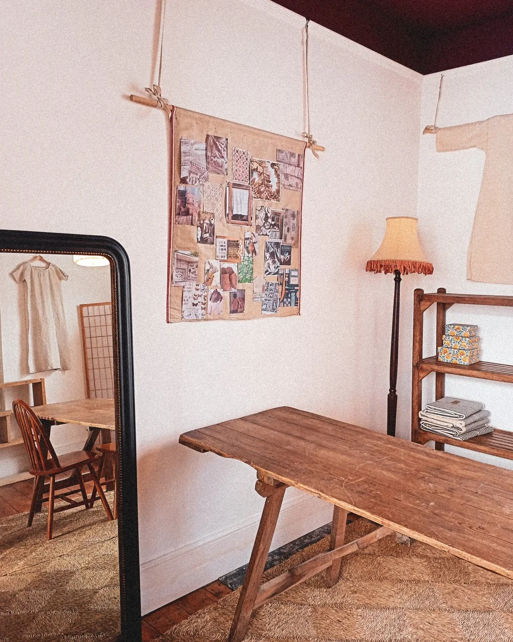 We've created a new space on the first floor - all ready for our new Stitching Circle amongst other things.
The first Stitching Circle will be on Wednesday 23rd September, from 11 - 1 o'clock - then every Wednesday.
All and any stitchers are welcome 
