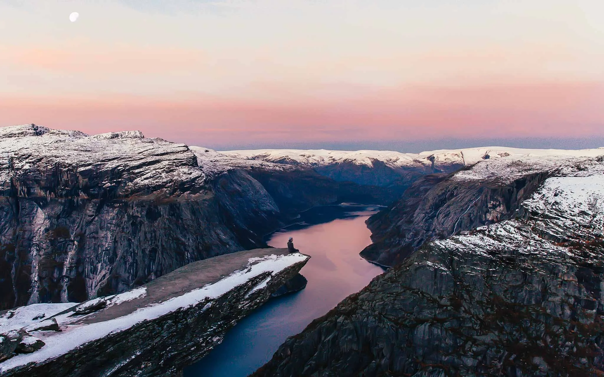 Trolltunga 1.jpg